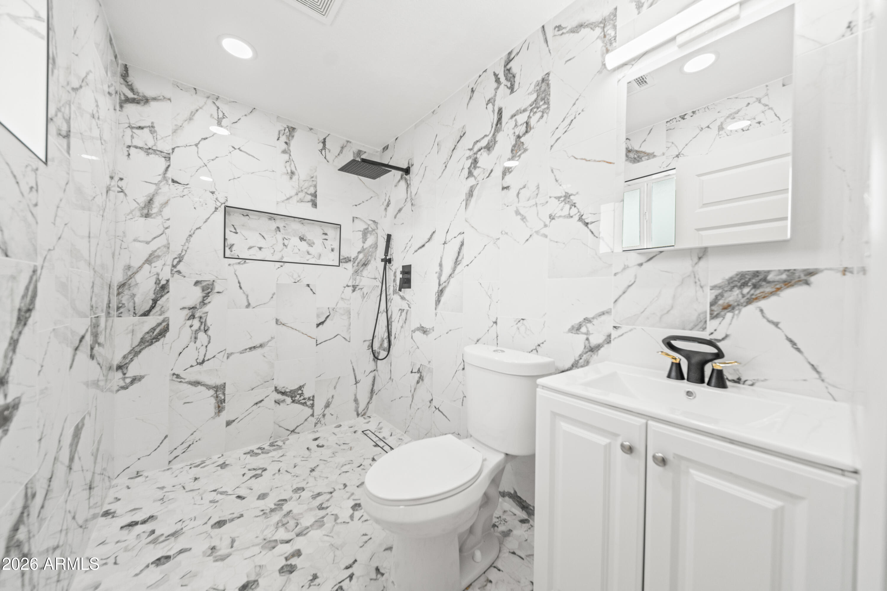 8202 E WHITTON Avenue