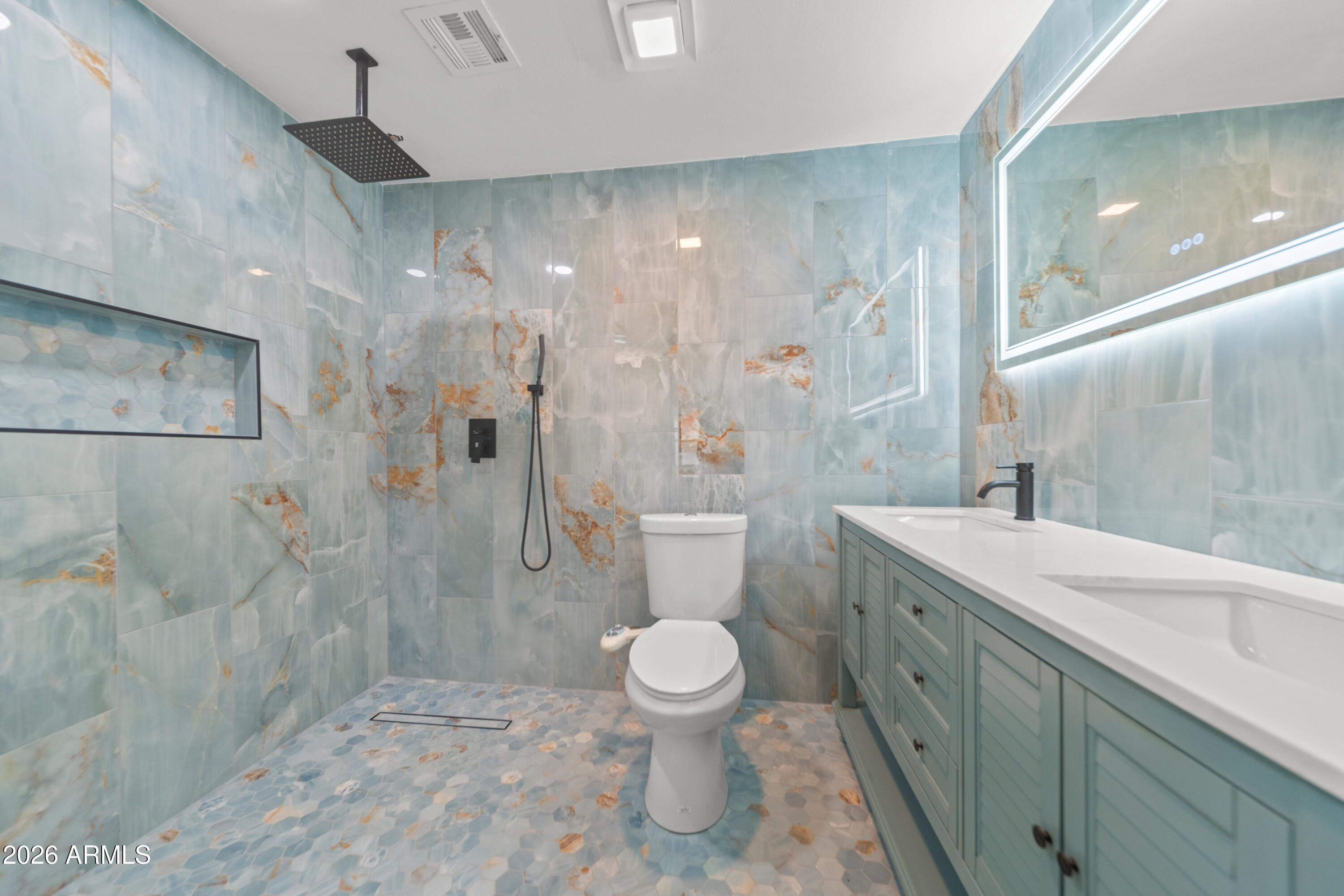 8202 E WHITTON Avenue