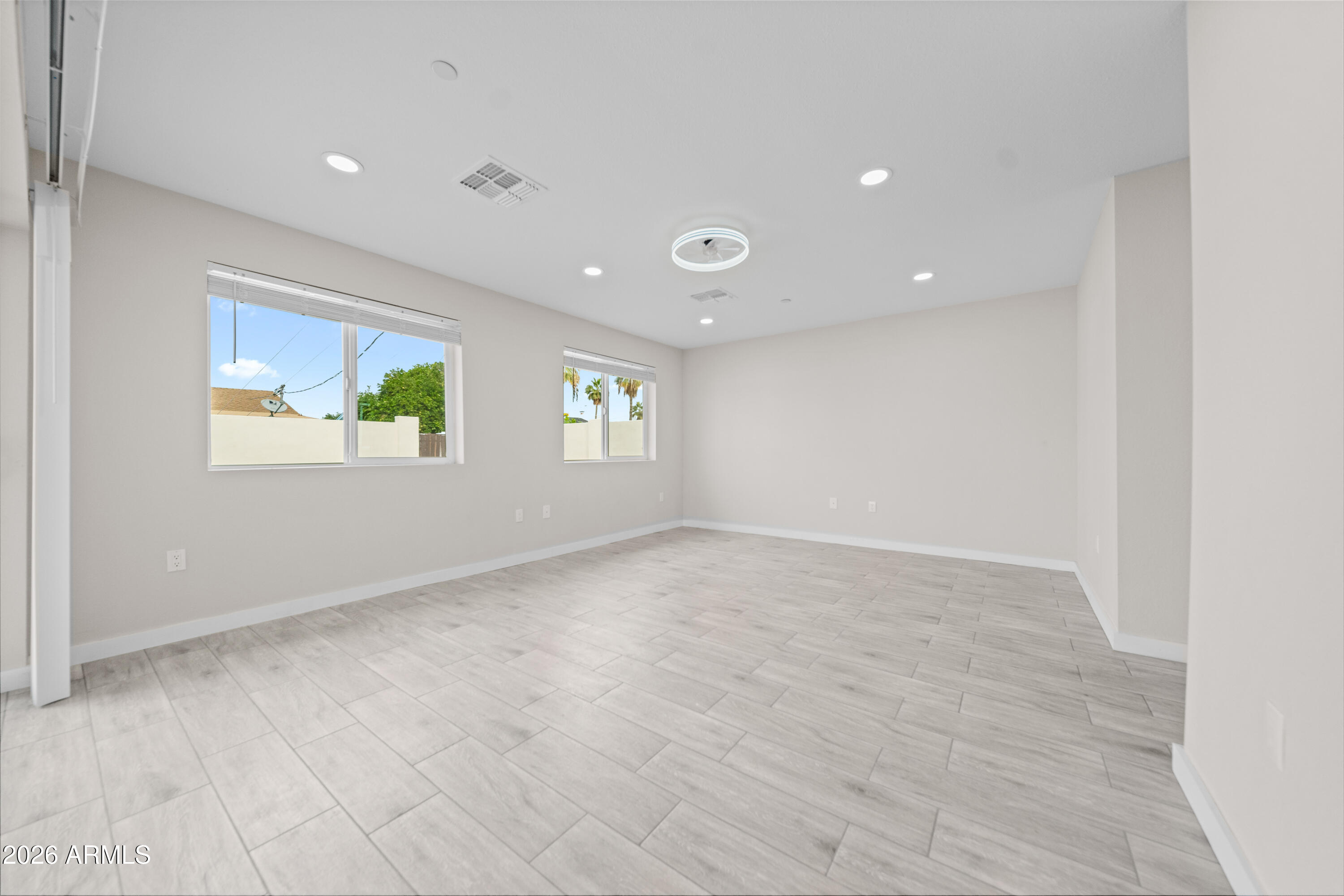 8202 E WHITTON Avenue