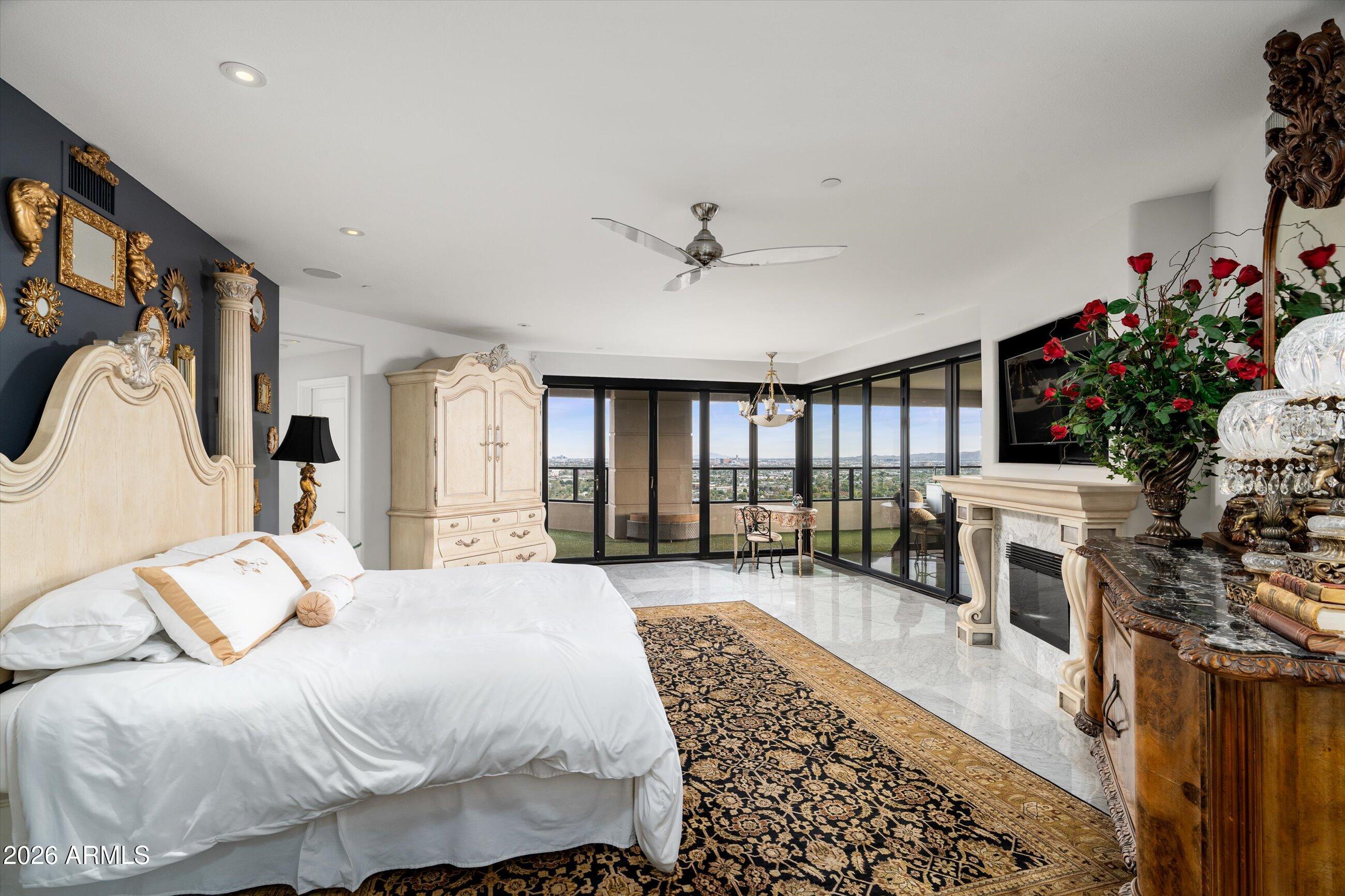 1040 E OSBORN Road 1902