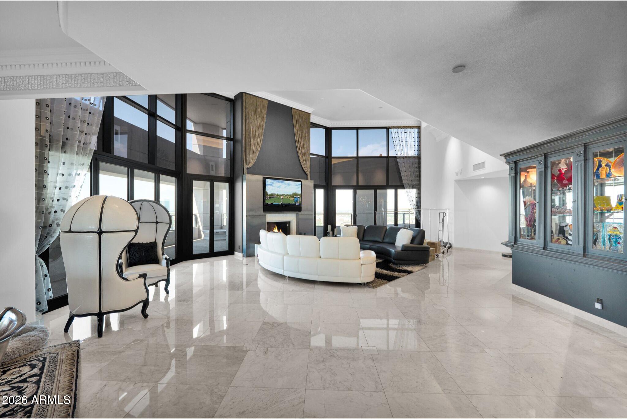 1040 E OSBORN Road 1902