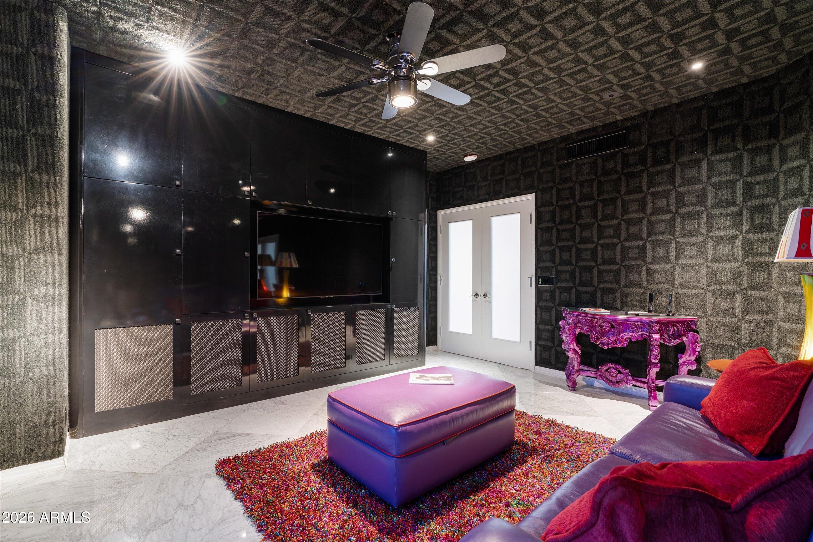 1040 E OSBORN Road 1902