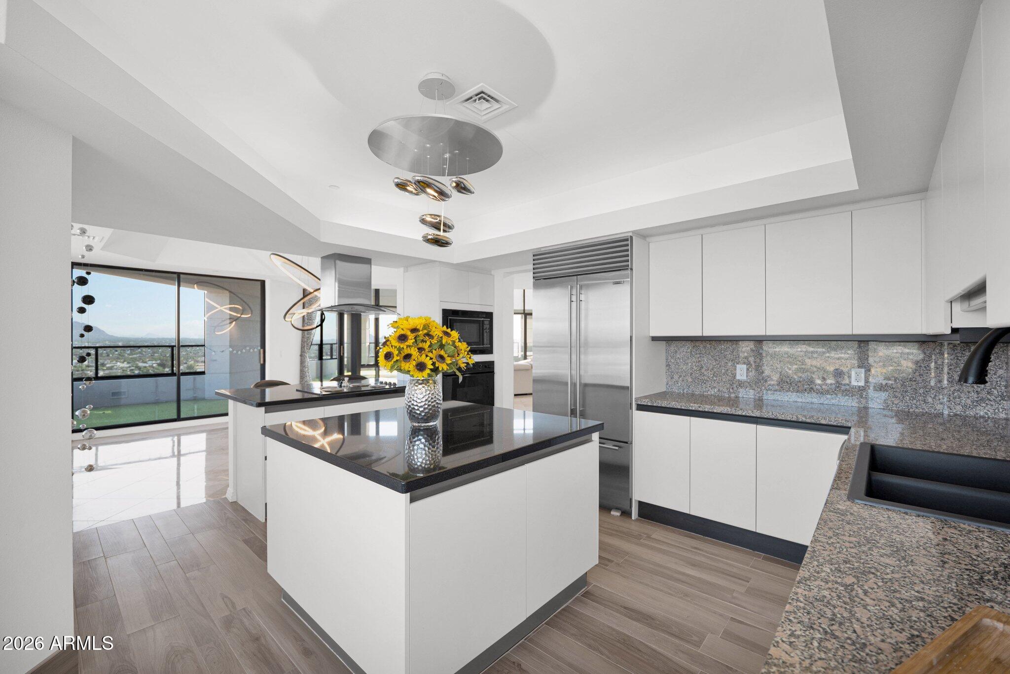 1040 E OSBORN Road 1902