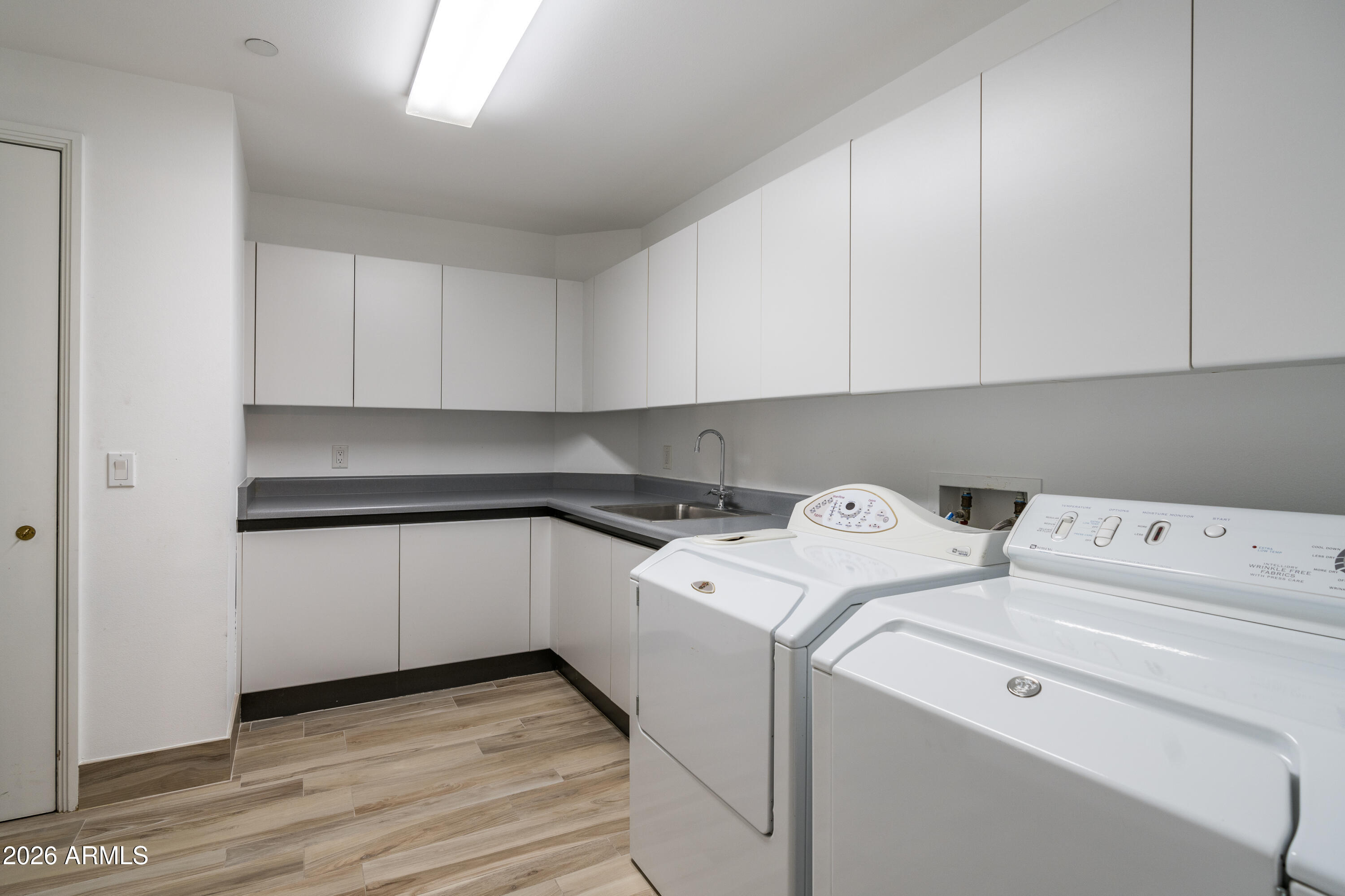 1040 E OSBORN Road 1902