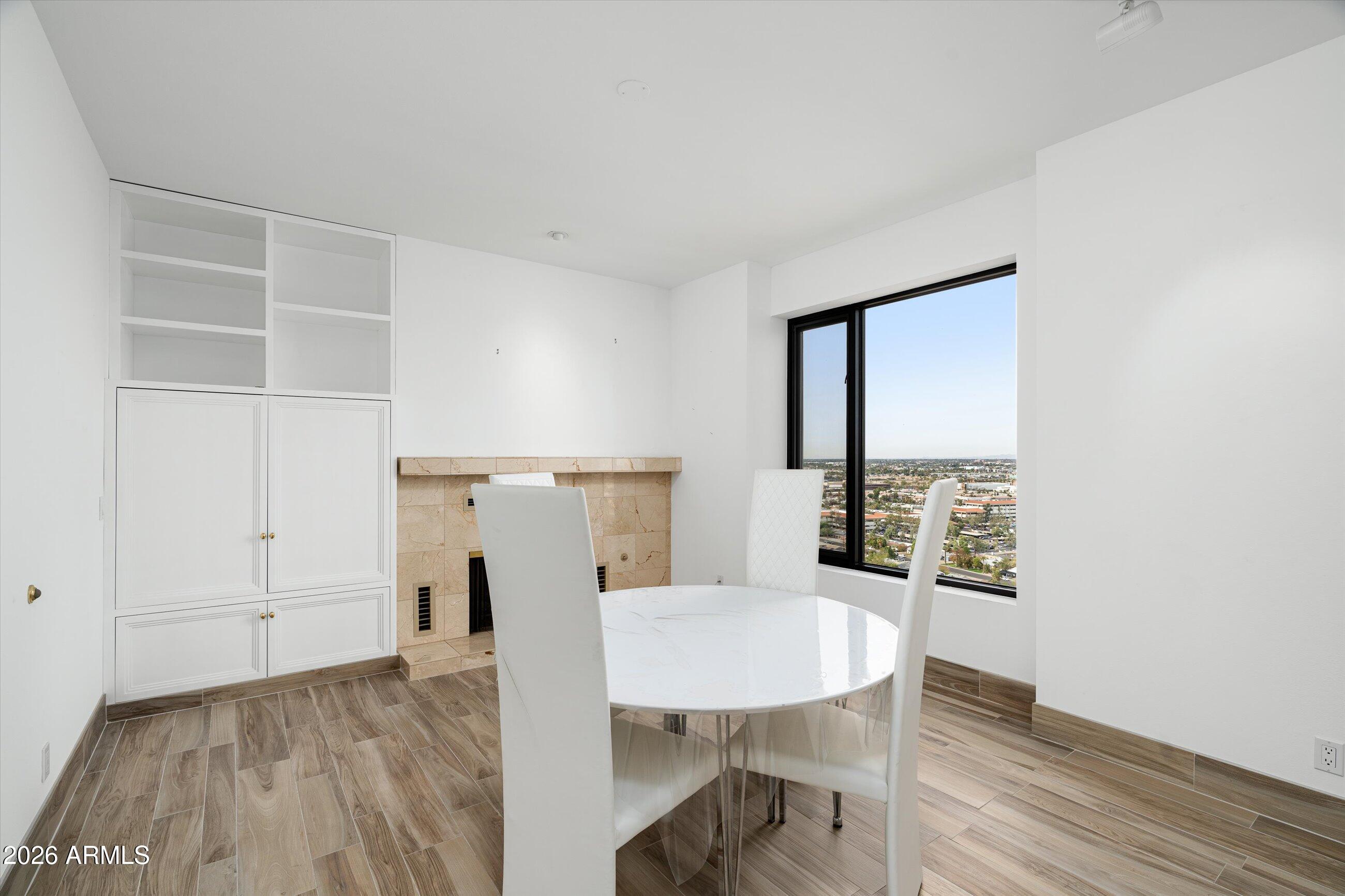 1040 E OSBORN Road 1902