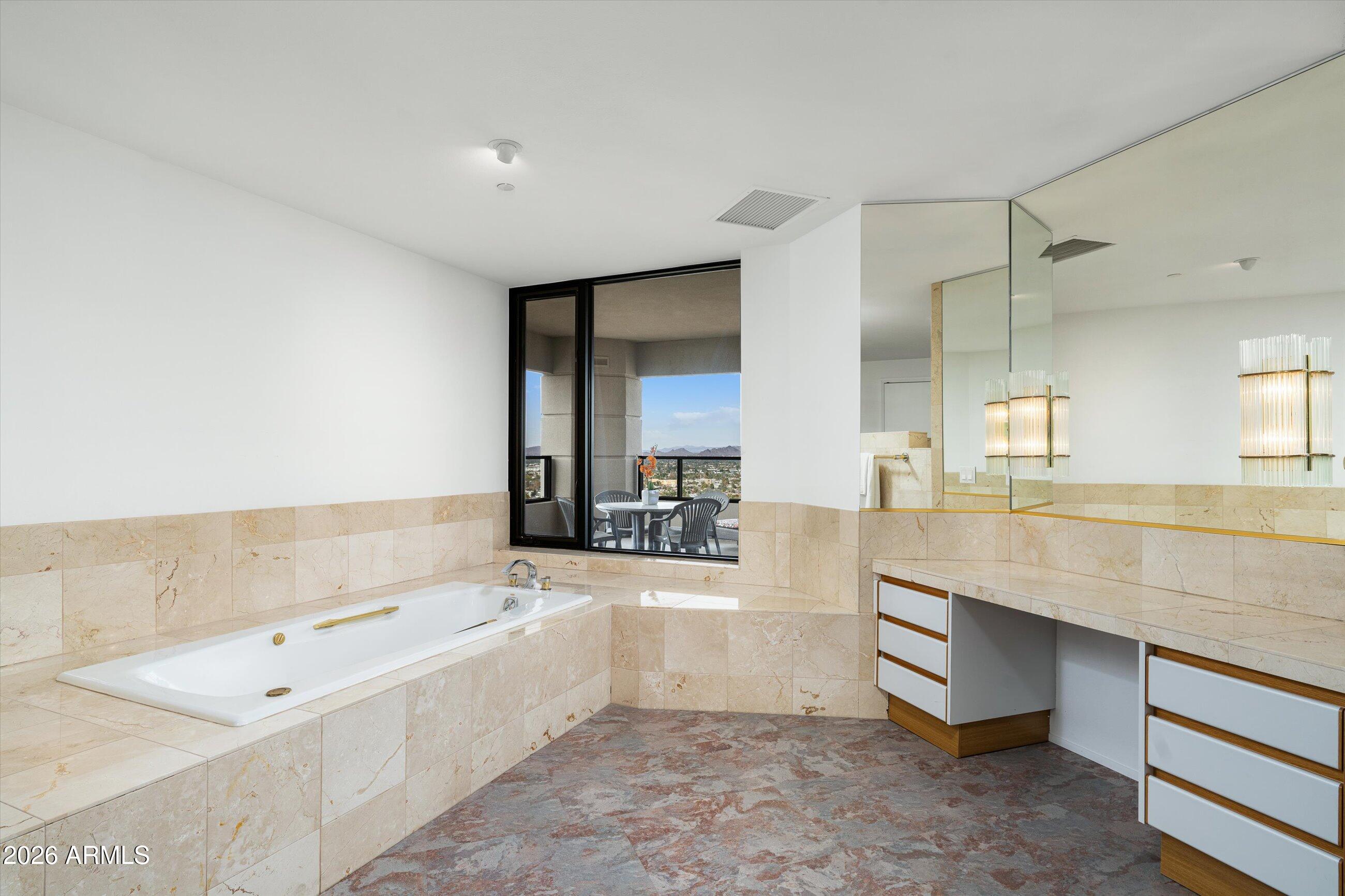 1040 E OSBORN Road 1902