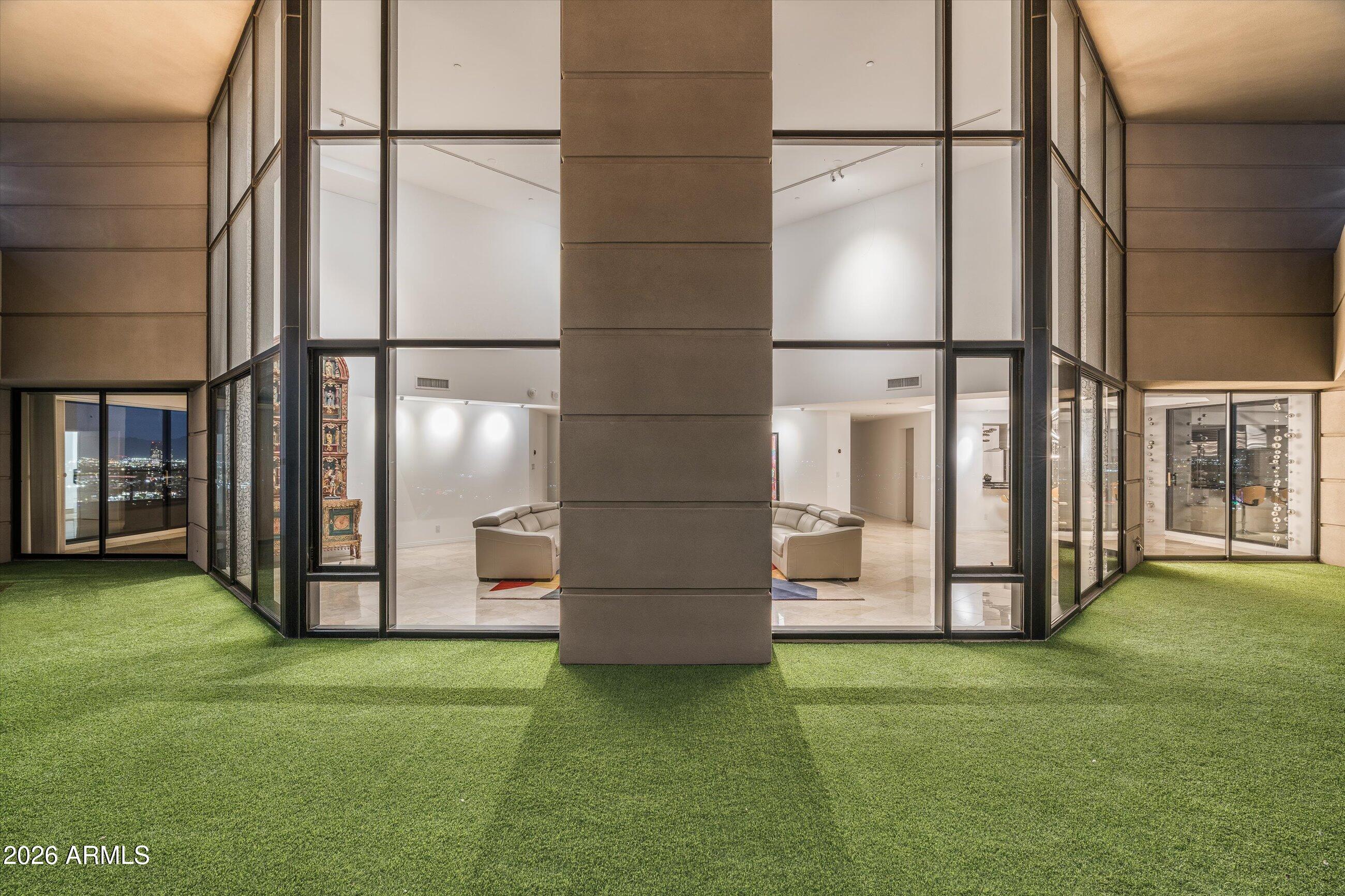 1040 E OSBORN Road 1902