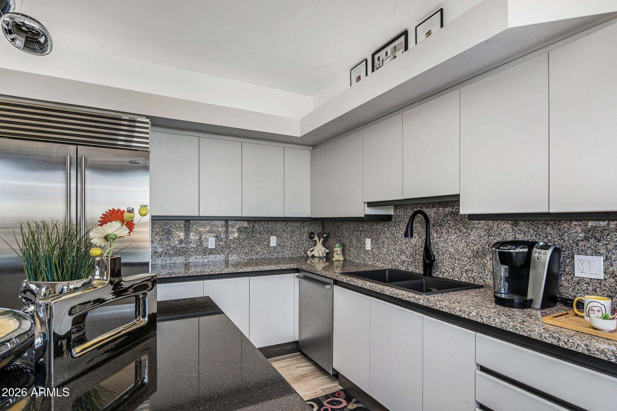 1040 E OSBORN Road 1902