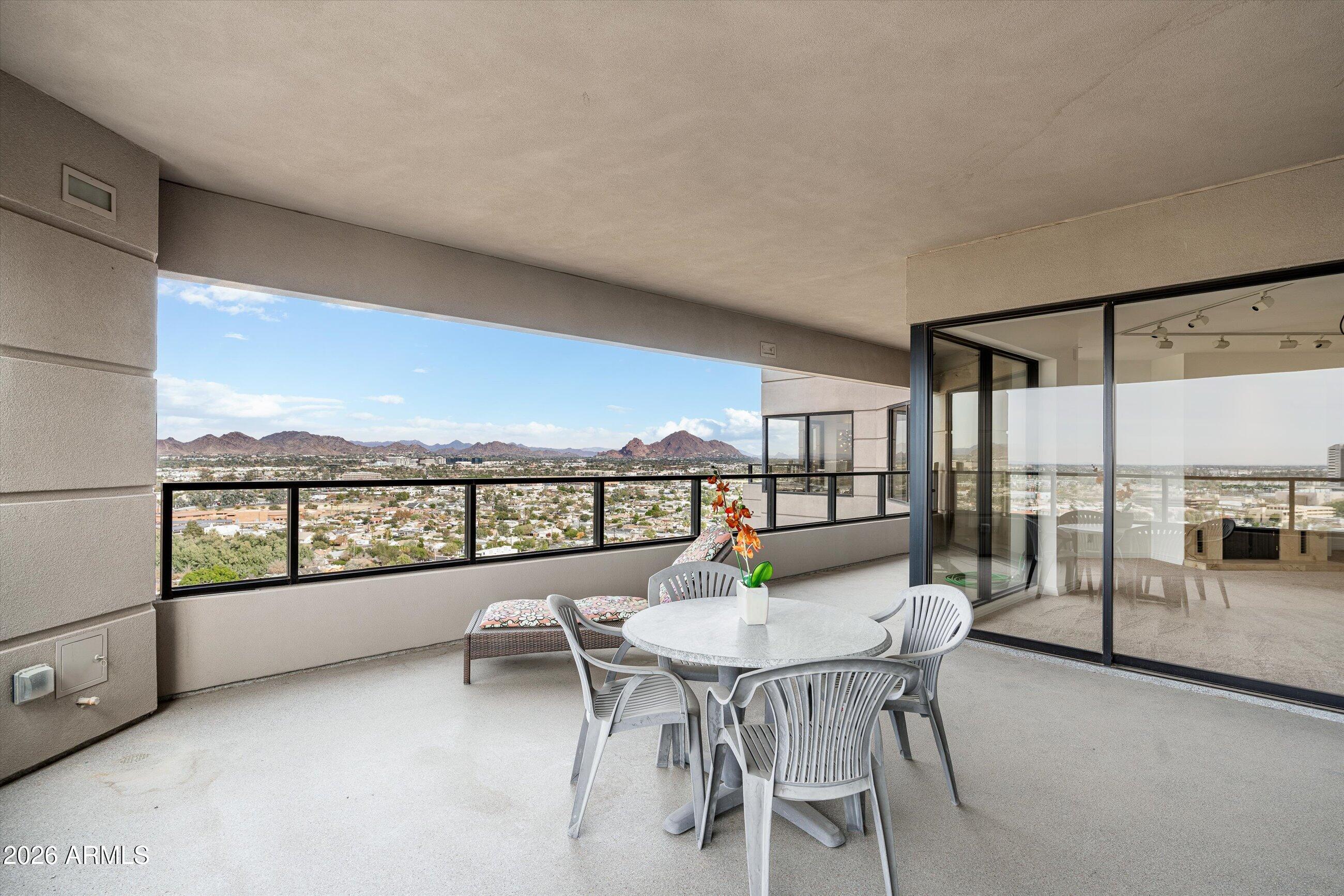 1040 E OSBORN Road 1902