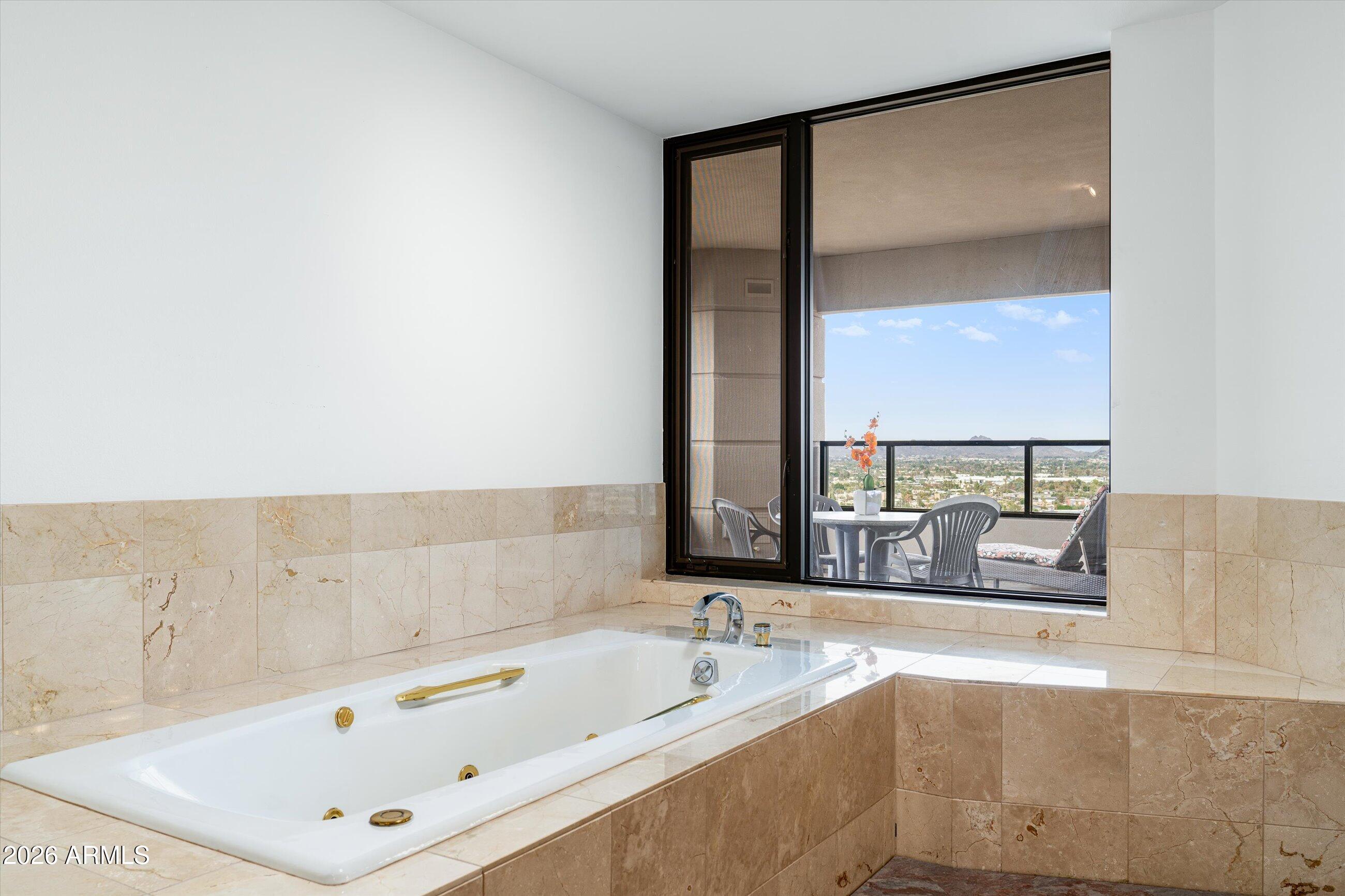 1040 E OSBORN Road 1902