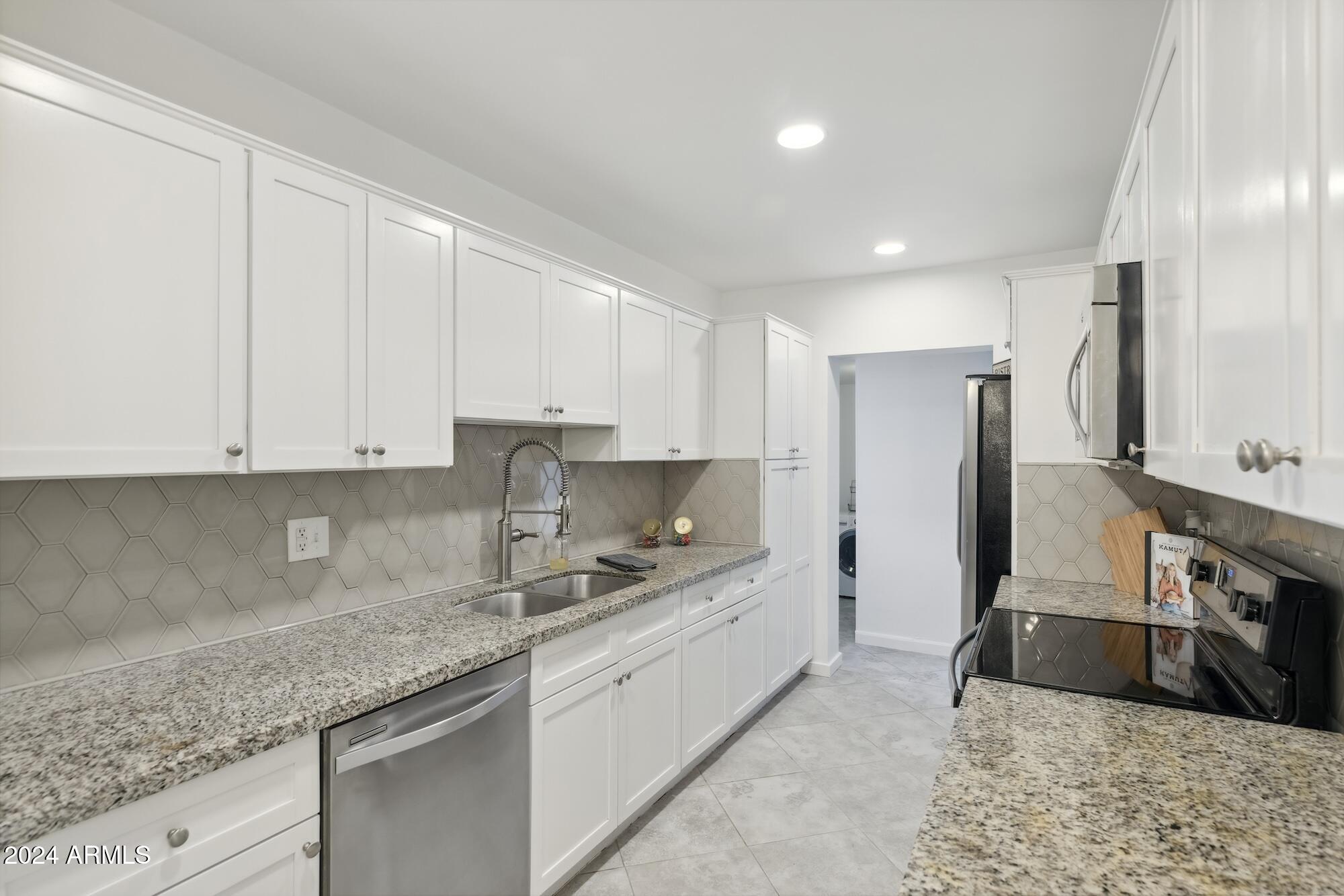 2230 E CLARENDON Avenue