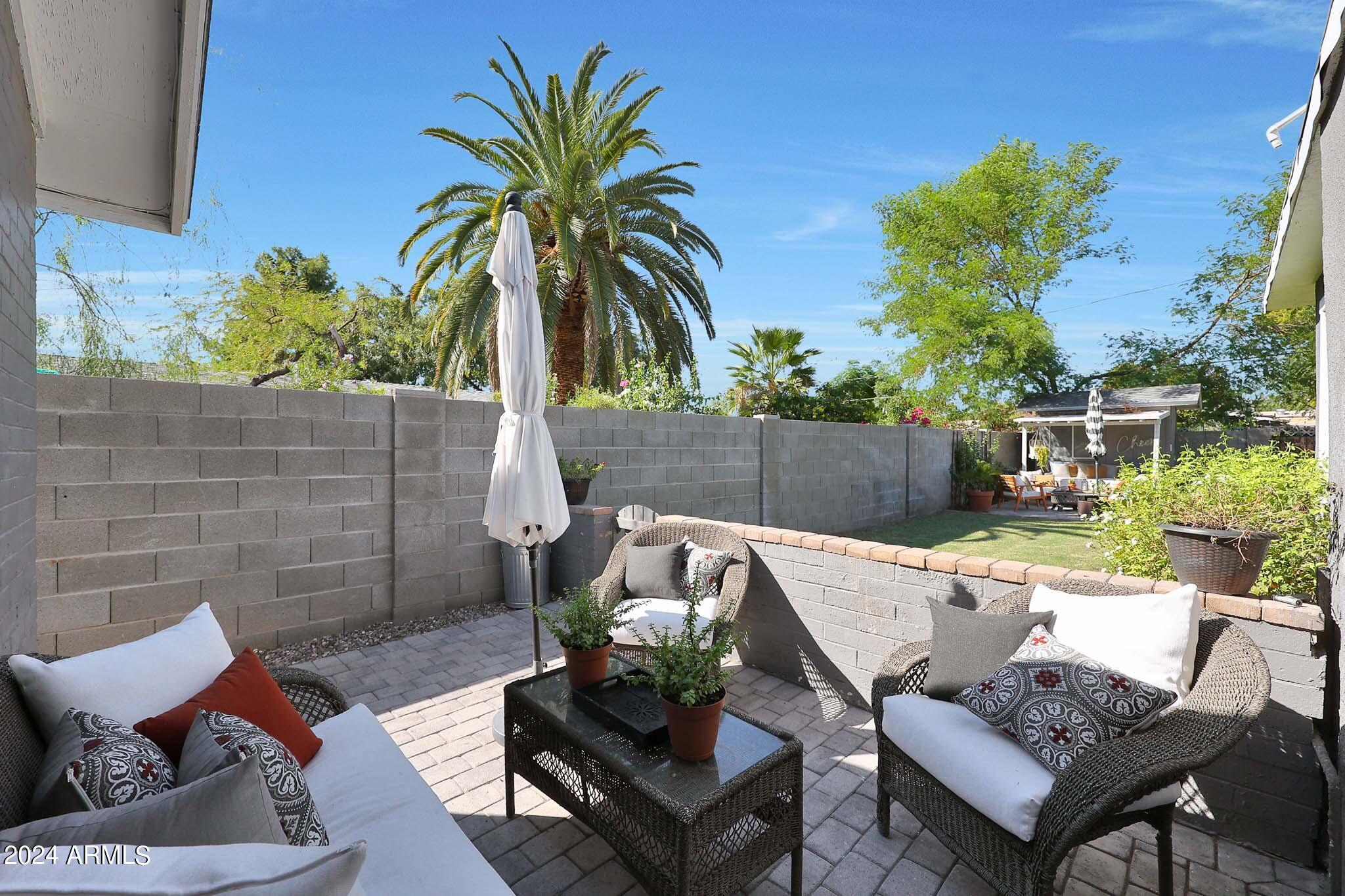 2230 E CLARENDON Avenue