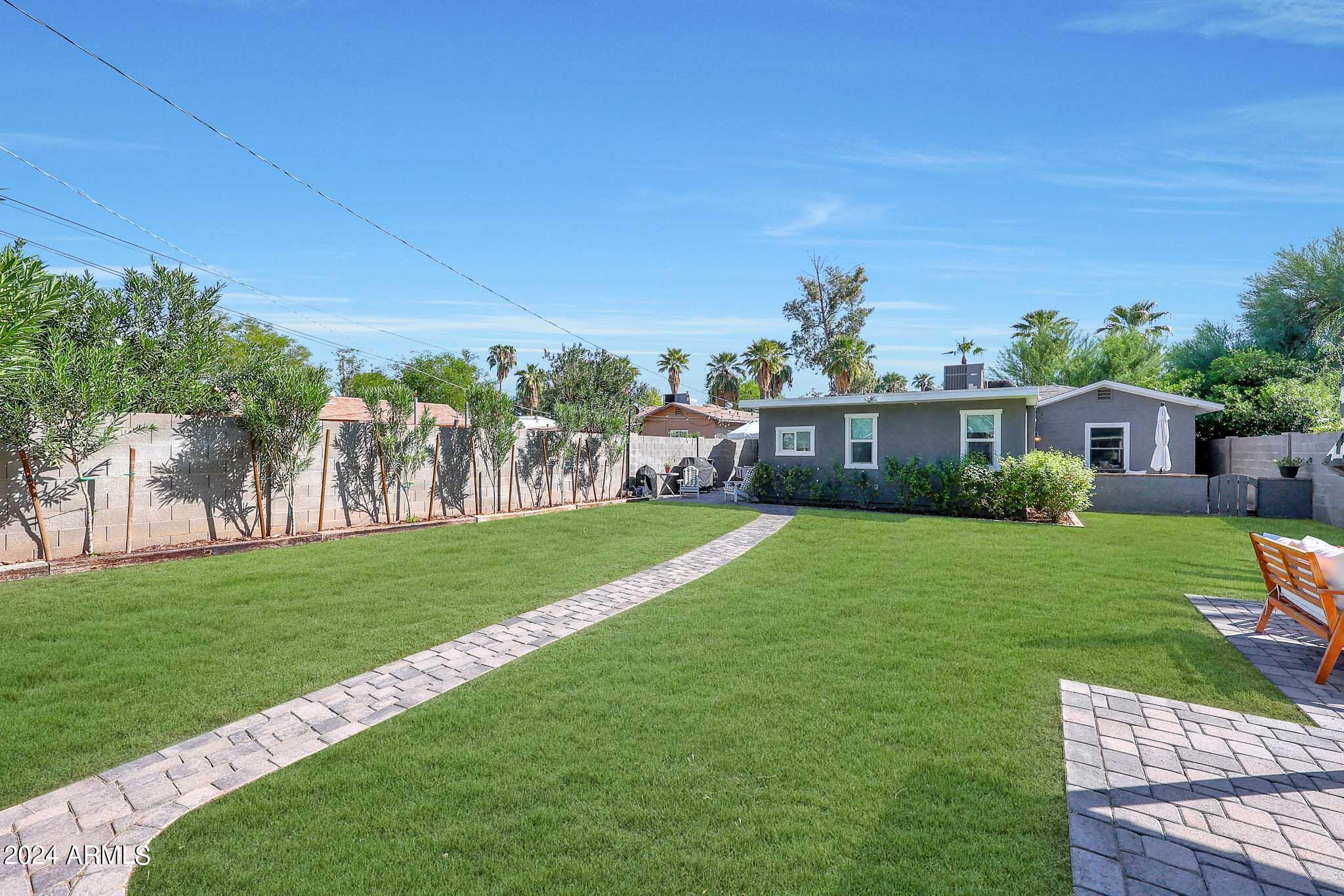 2230 E CLARENDON Avenue