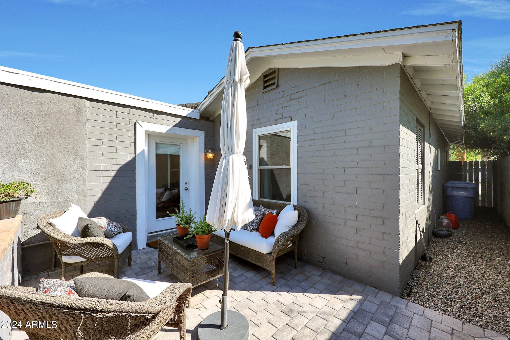 2230 E CLARENDON Avenue