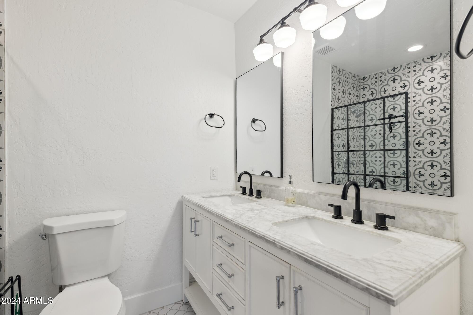 2230 E CLARENDON Avenue