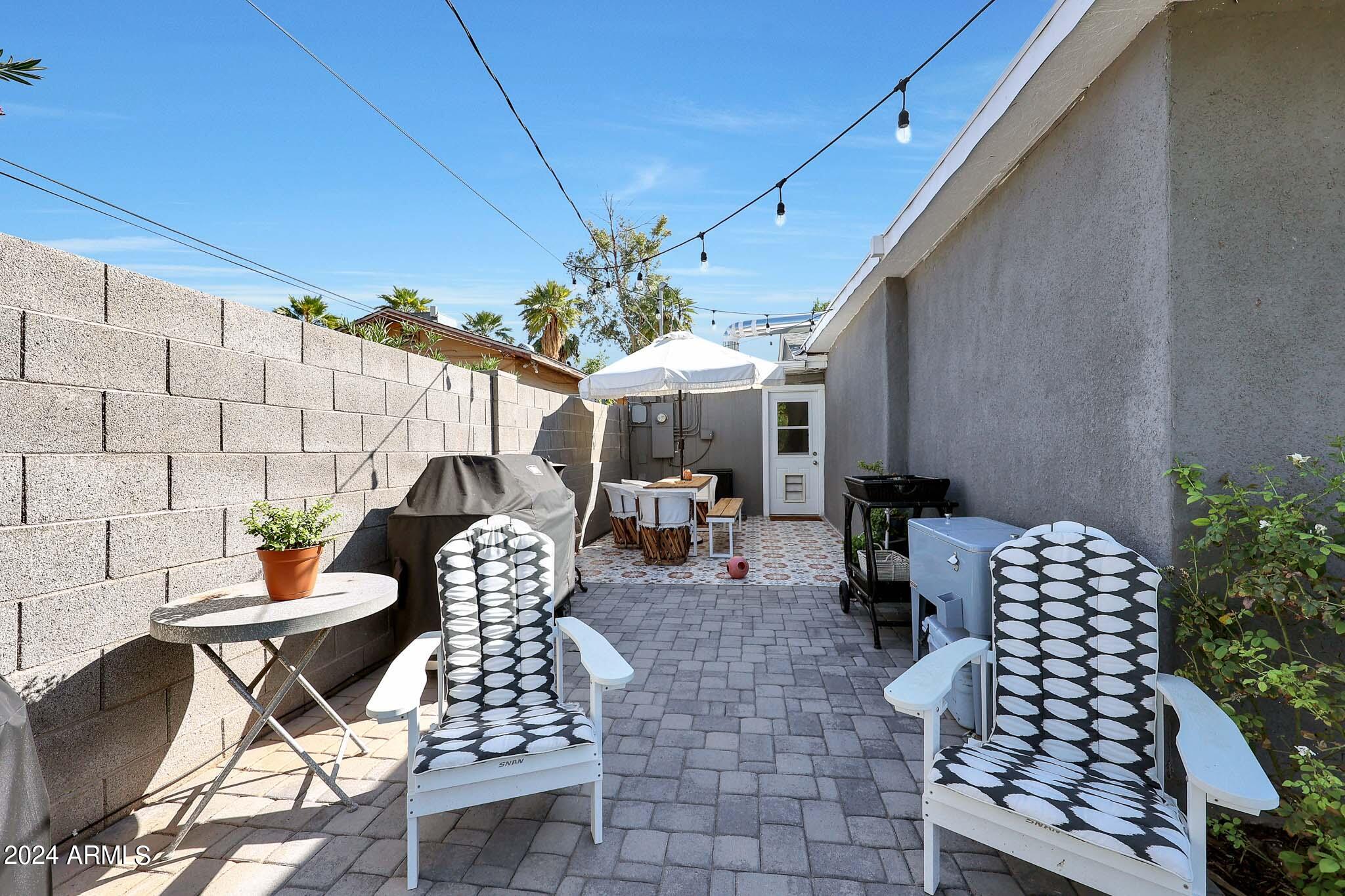 2230 E CLARENDON Avenue