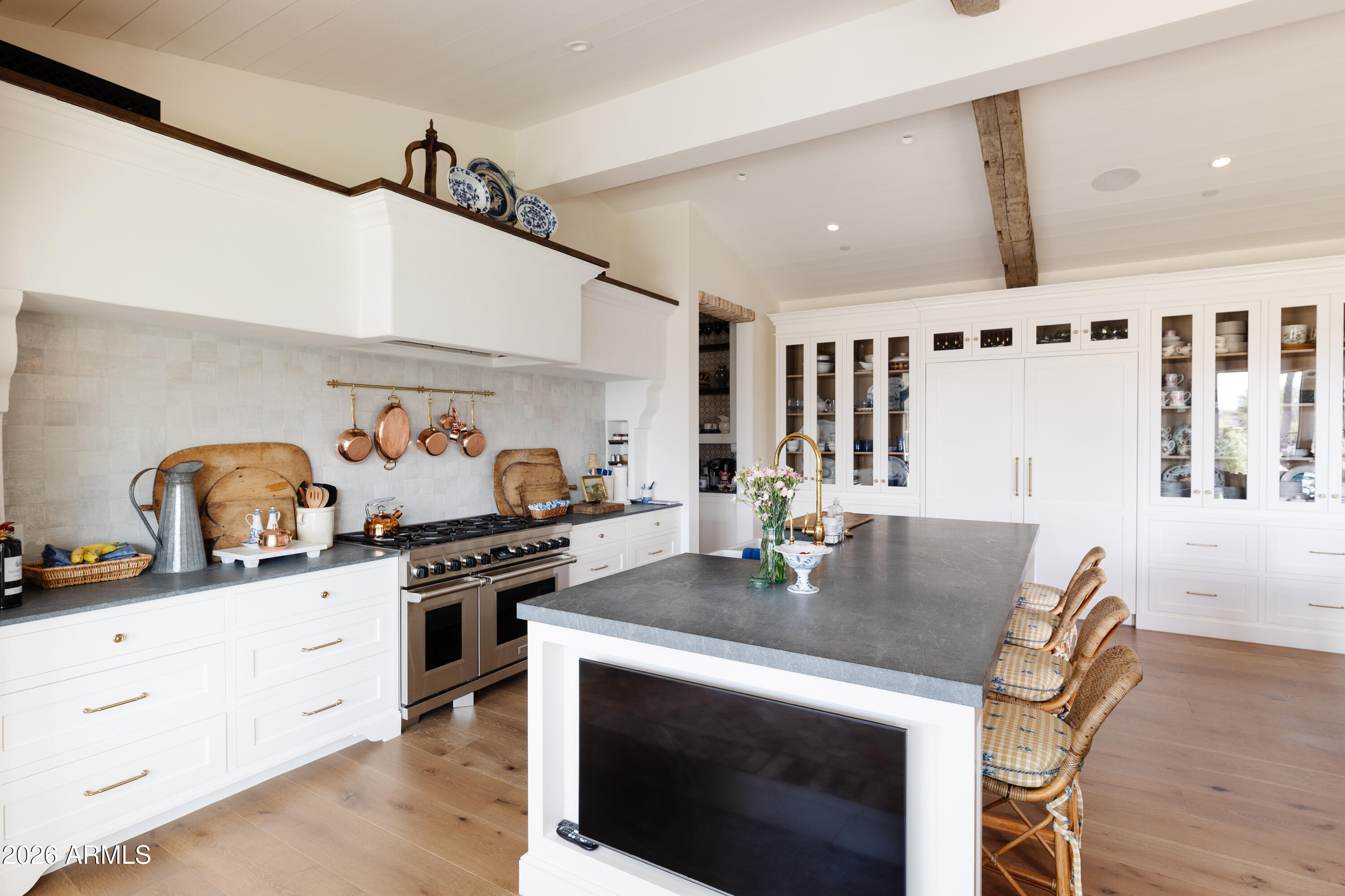 5635 E LINCOLN Drive 60