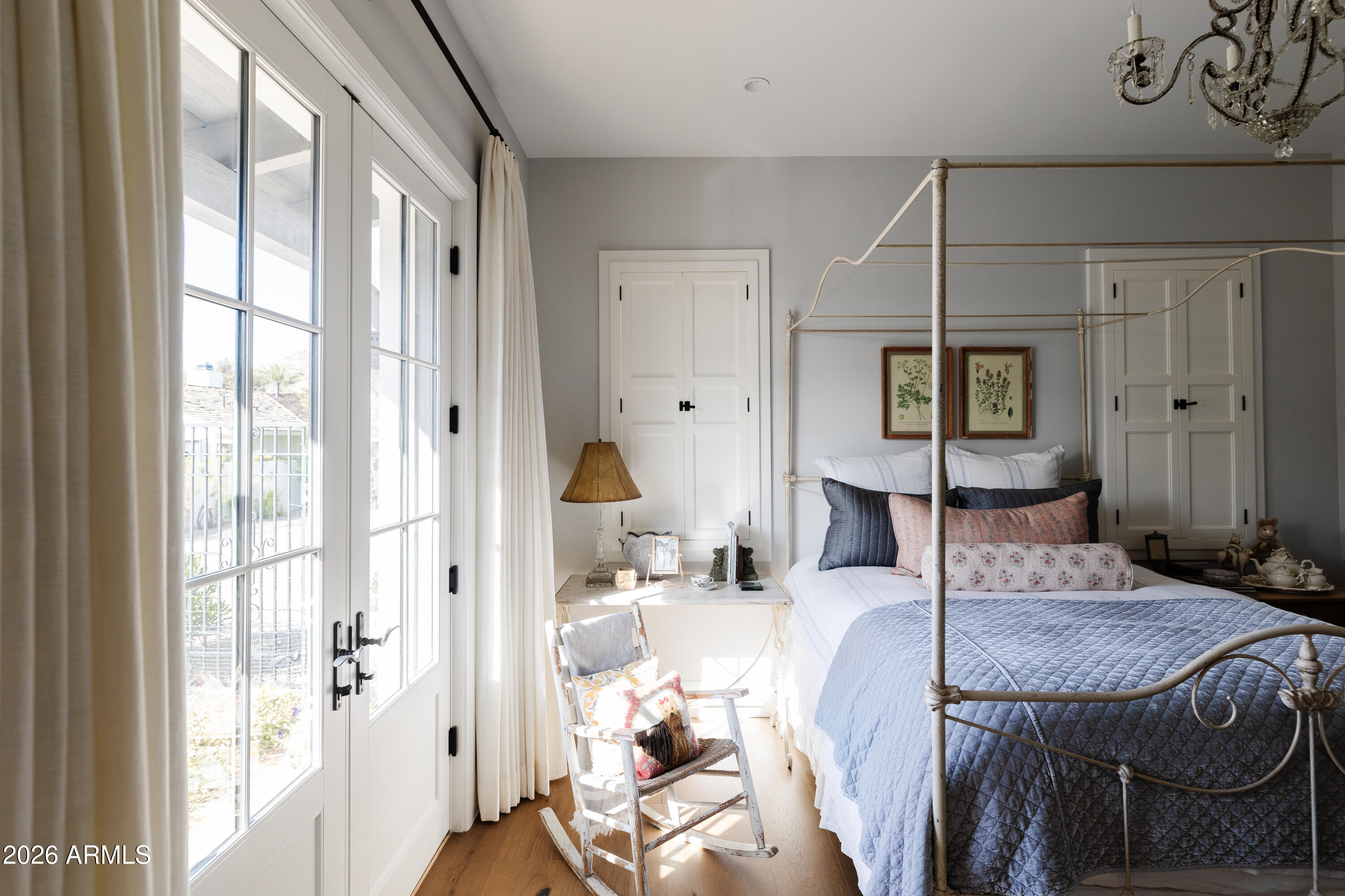 5635 E LINCOLN Drive 60