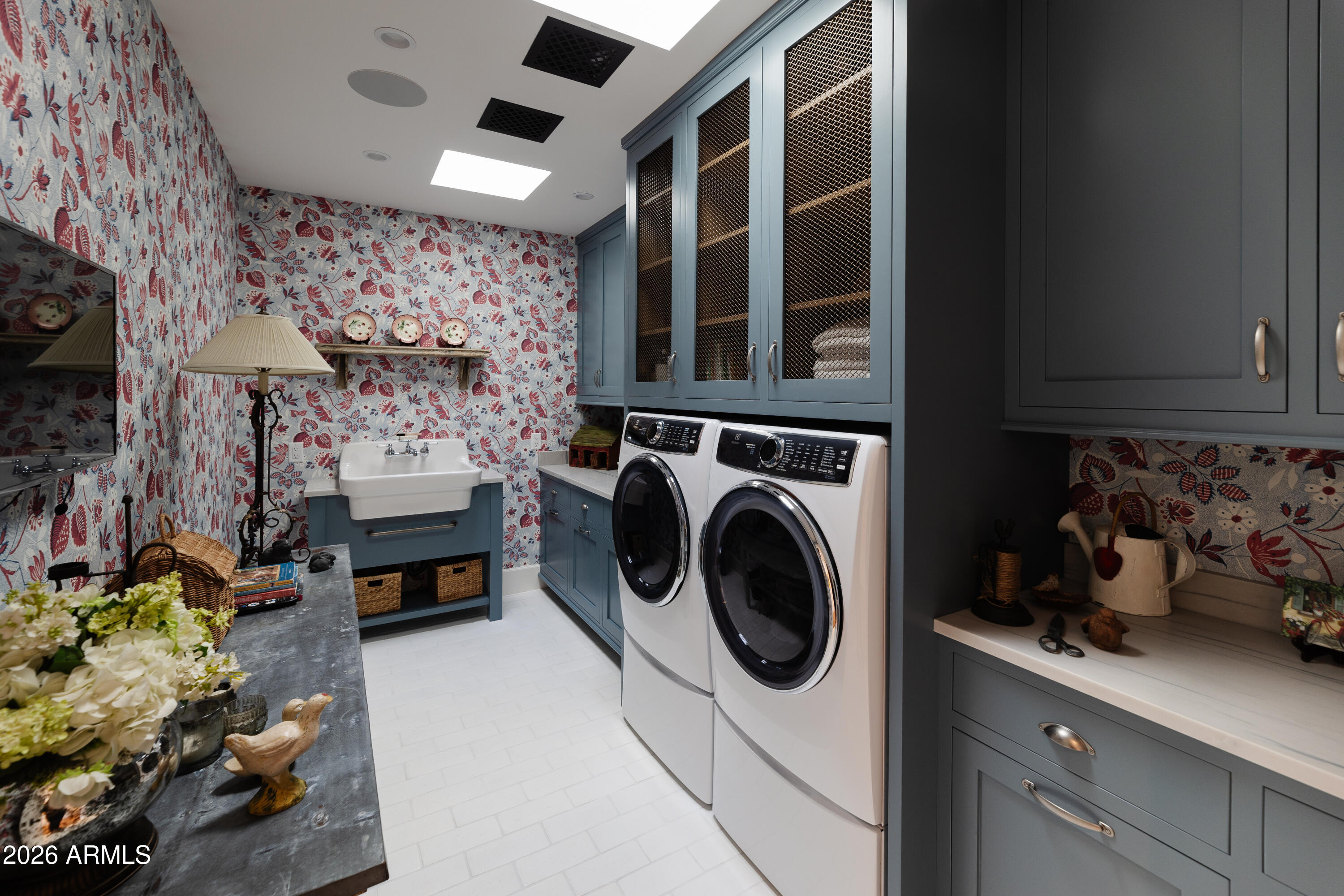 5635 E LINCOLN Drive 60