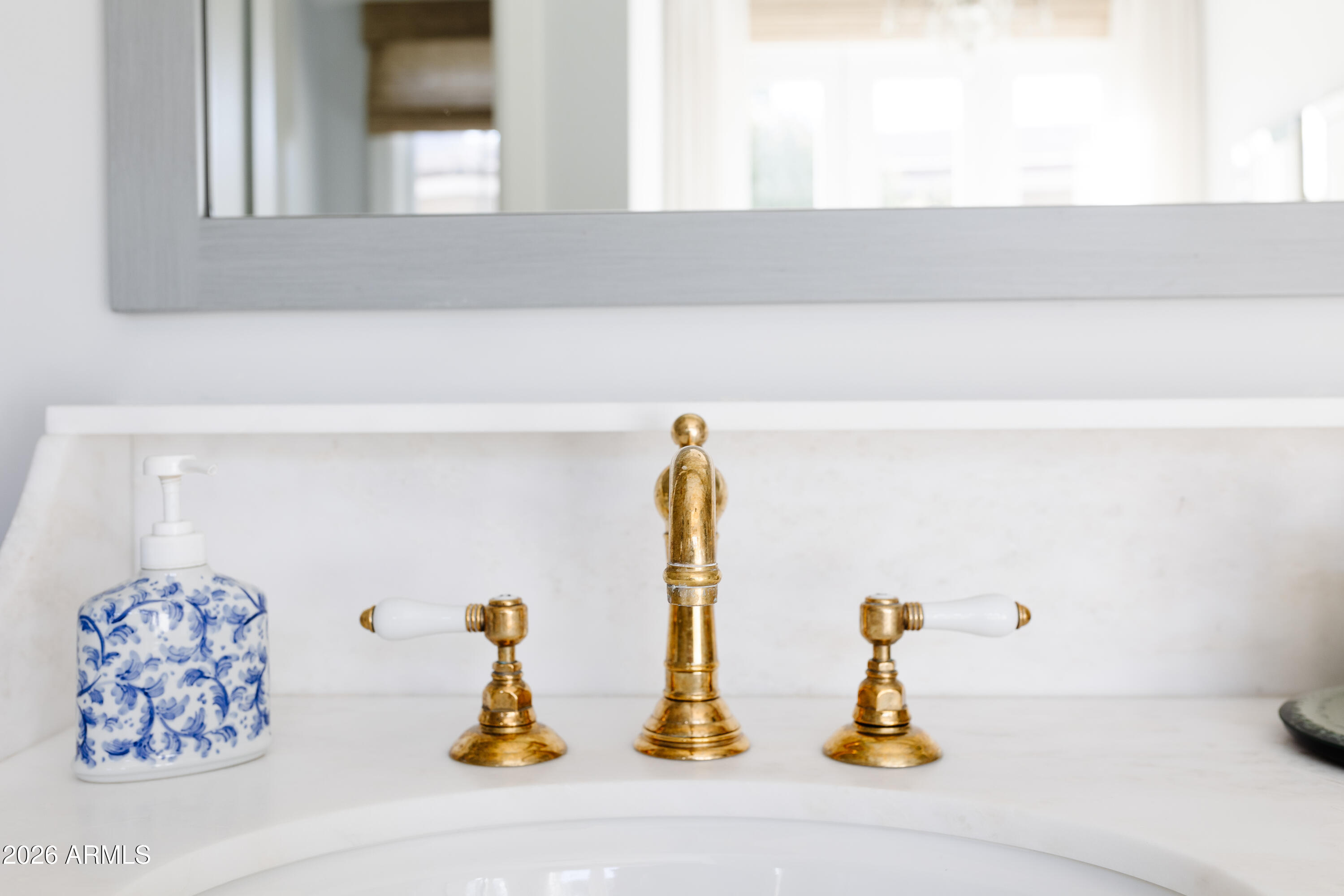 5635 E LINCOLN Drive 60