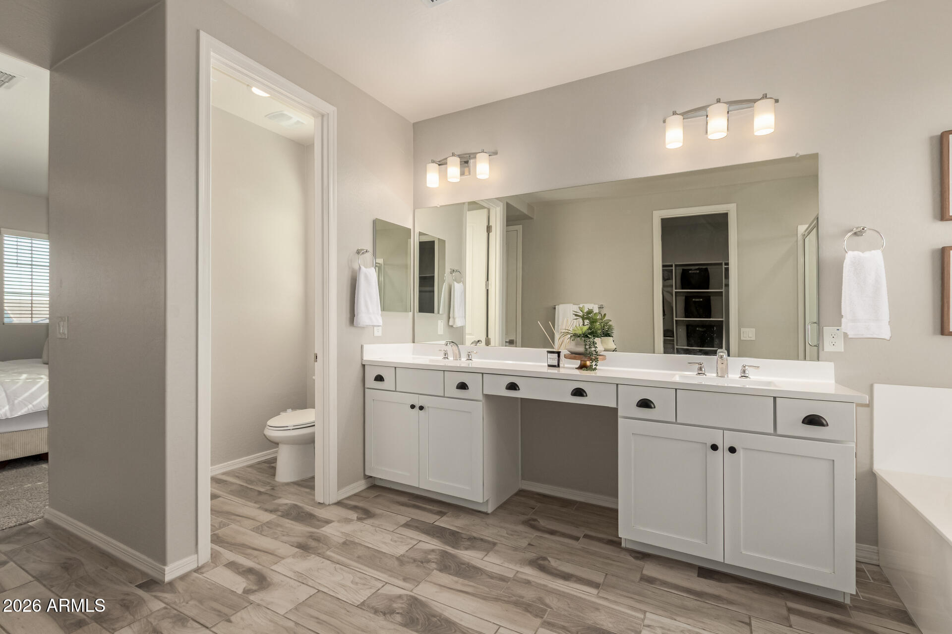 2700 S OLIVER Street