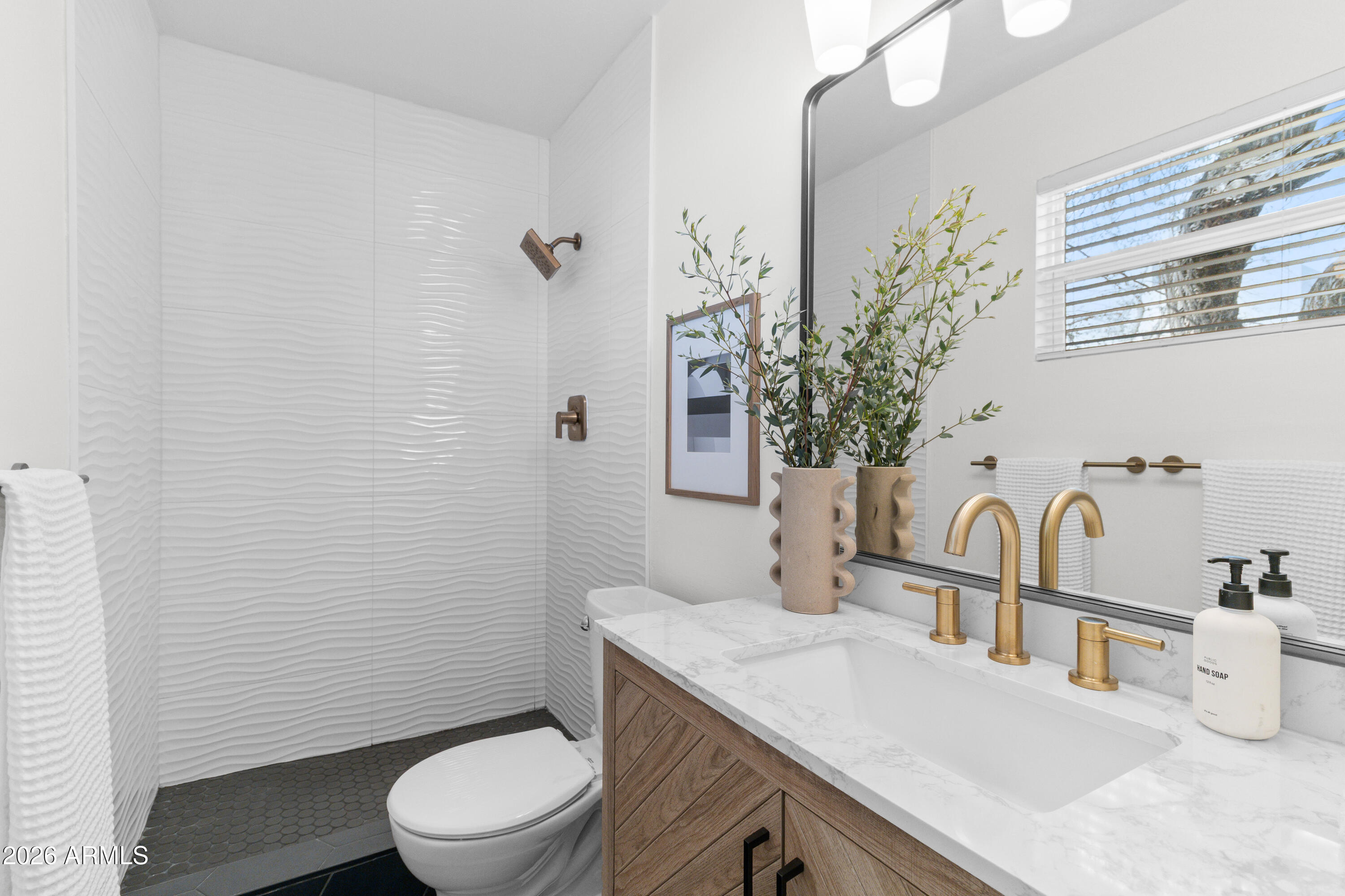 6802 E LOMA LAND Drive