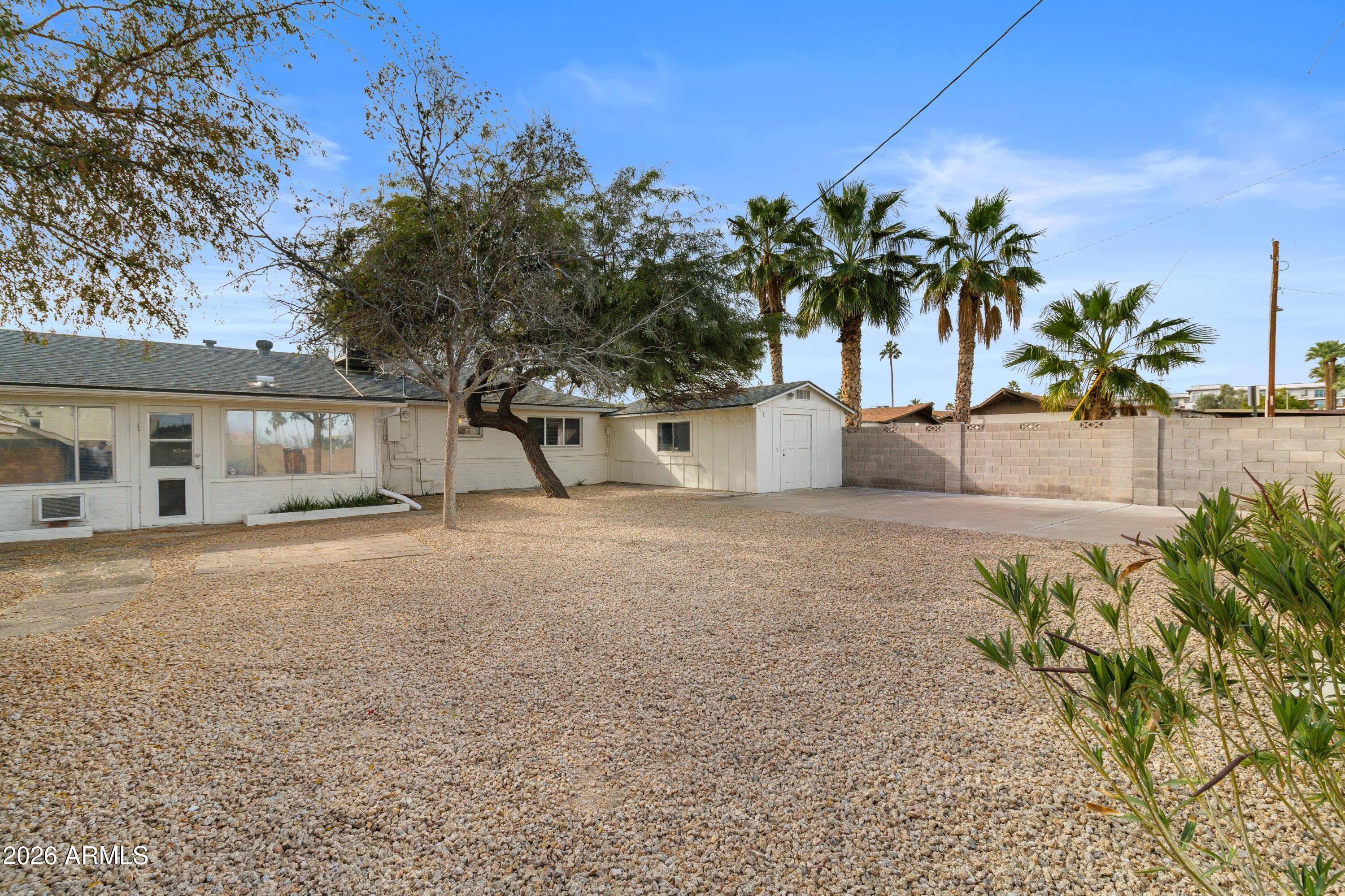 6802 E LOMA LAND Drive