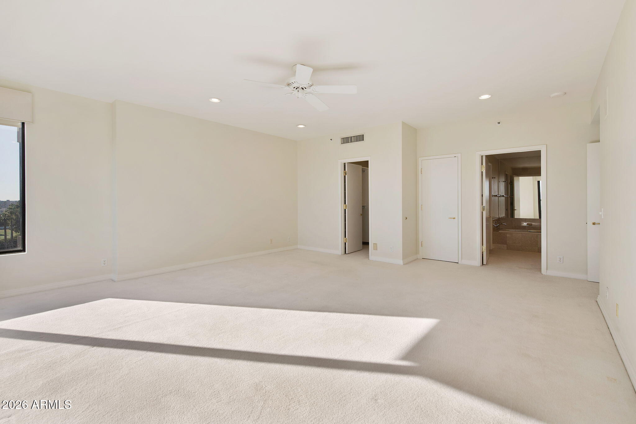 1040 E OSBORN Road 601