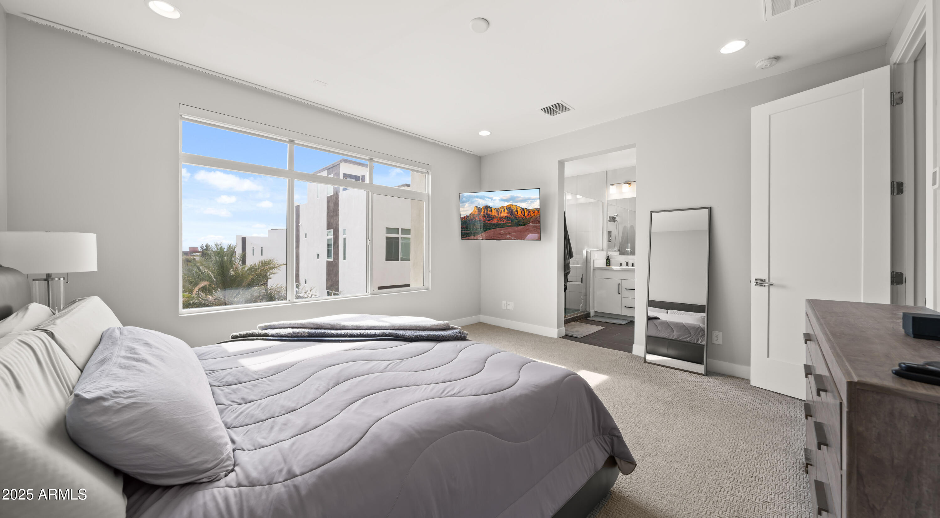 1717 E MORTEN Avenue 5