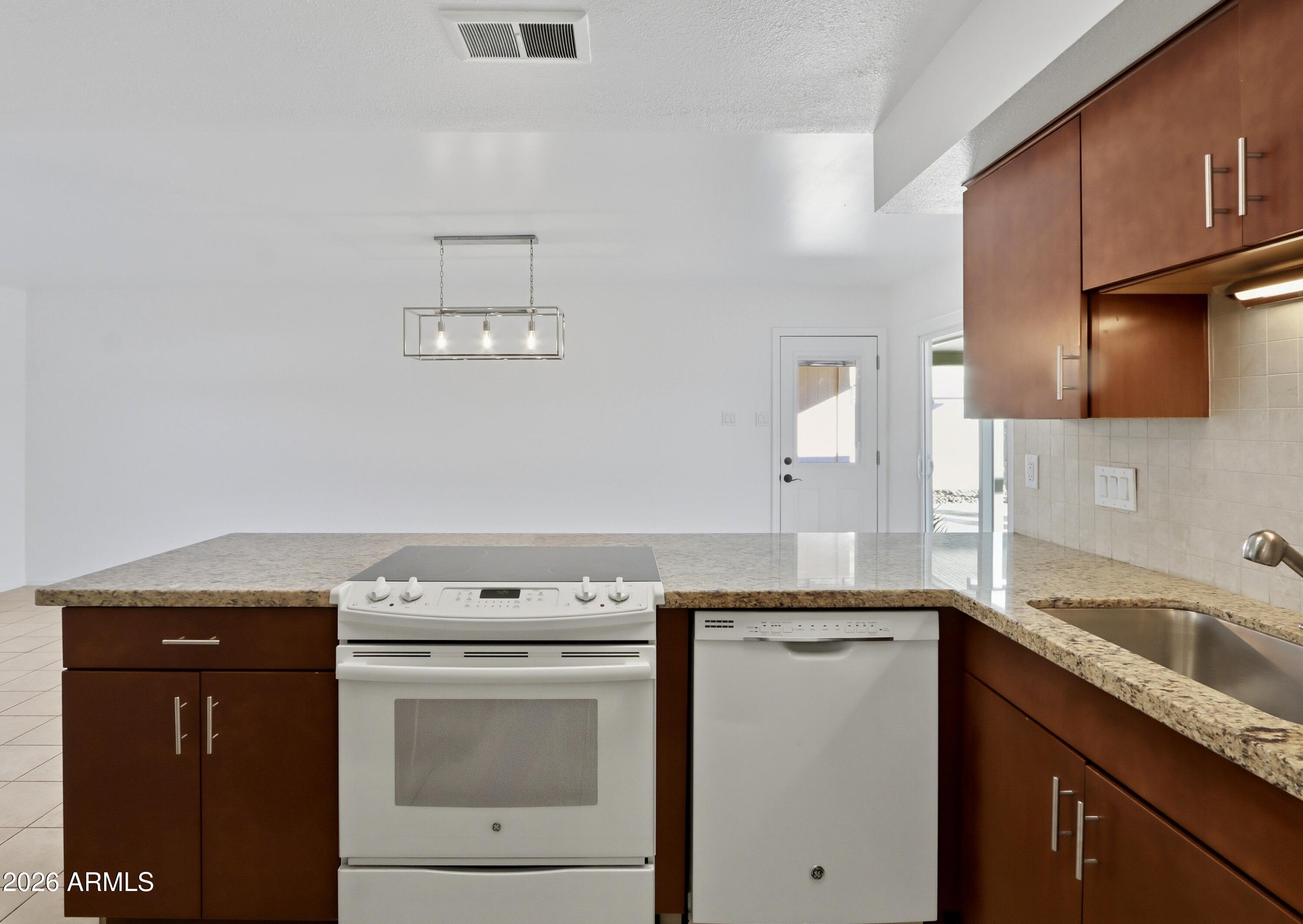 8721 E MULBERRY Street