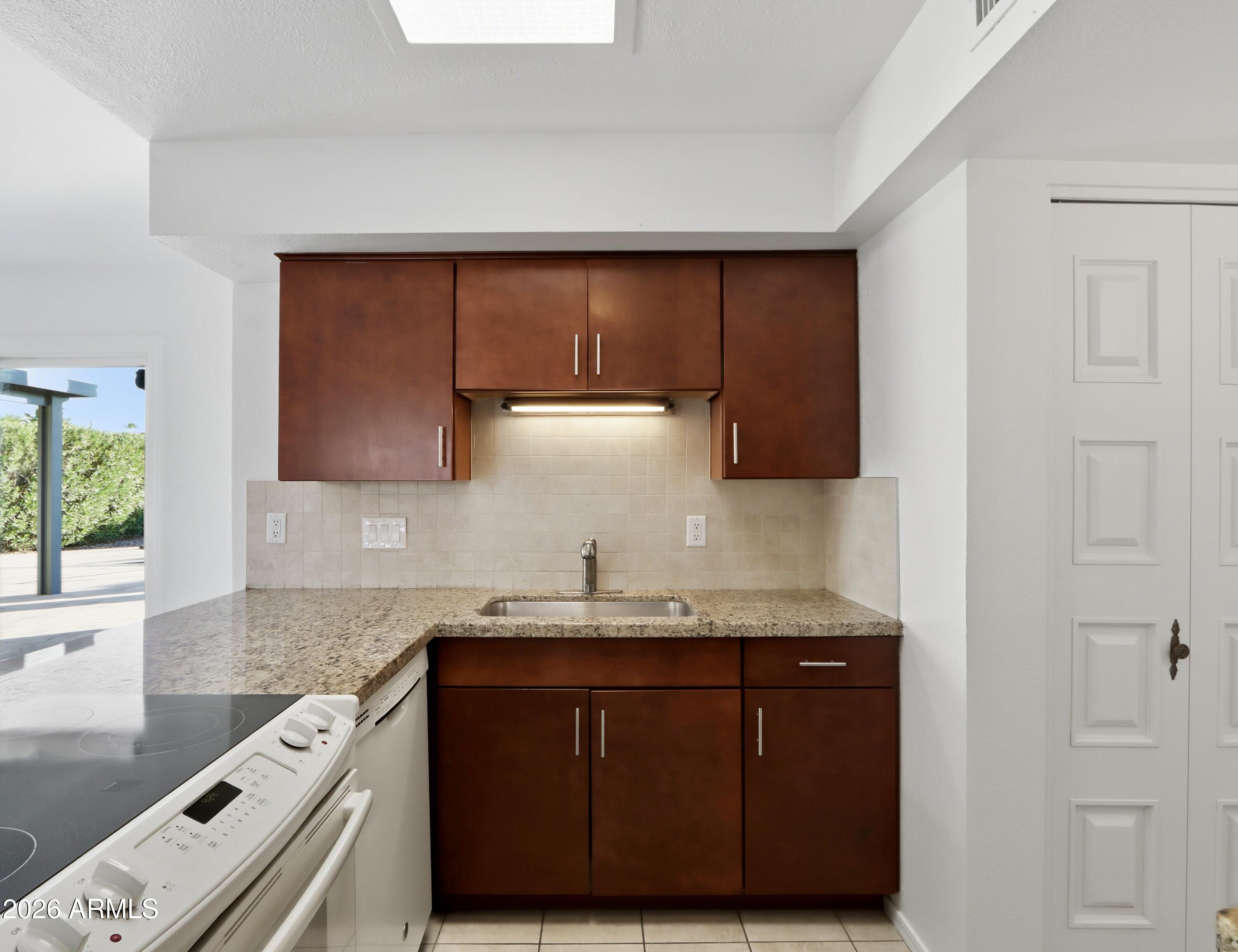 8721 E MULBERRY Street