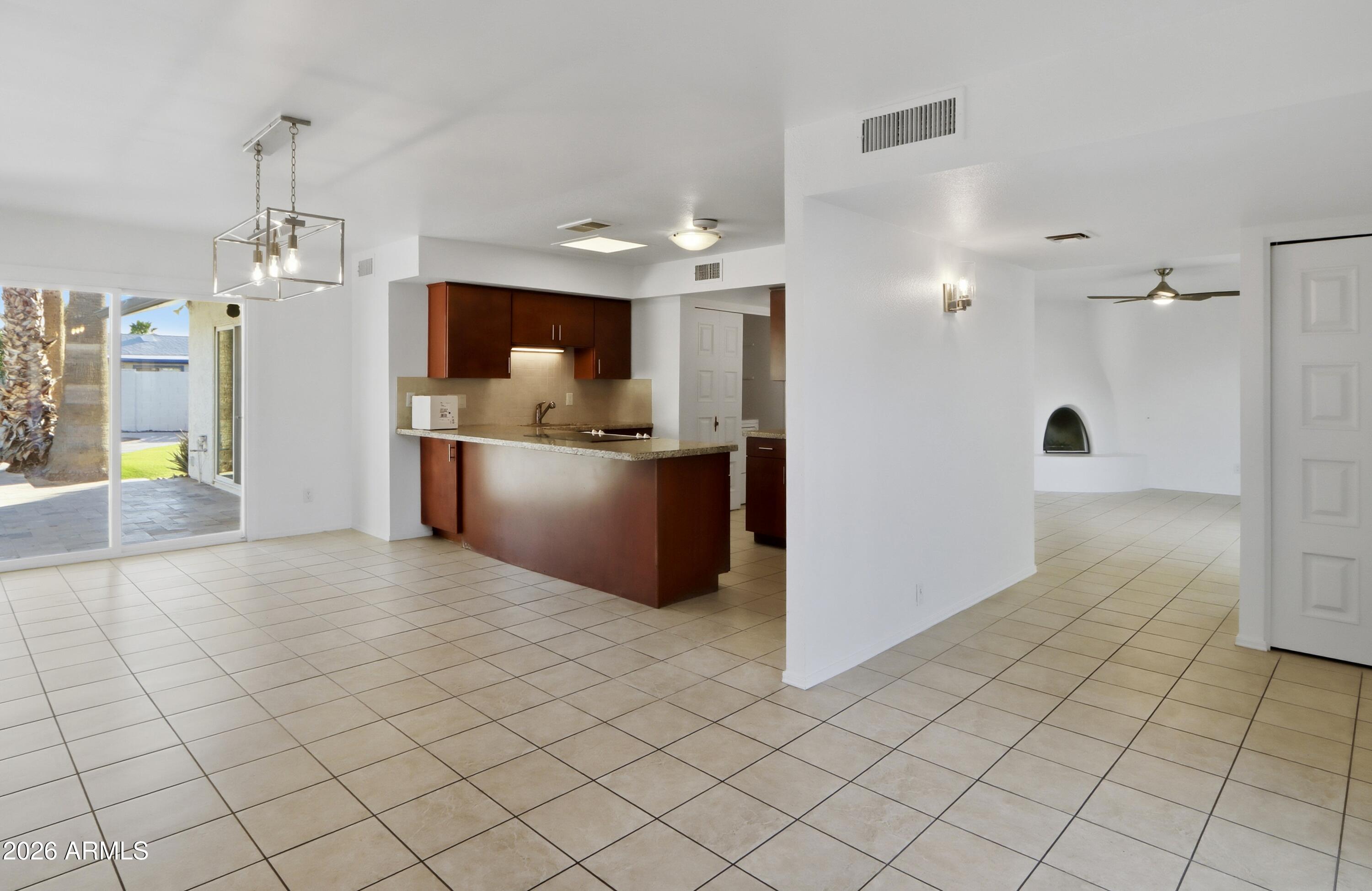 8721 E MULBERRY Street