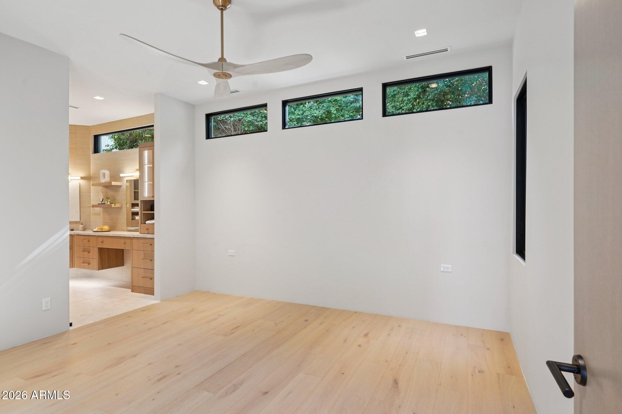 5761 N ECHO CANYON Circle