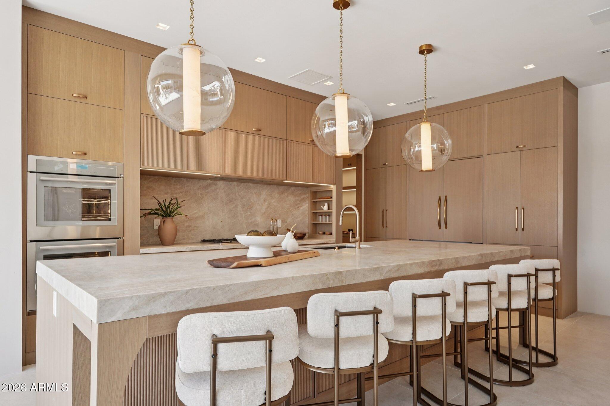 5761 N ECHO CANYON Circle