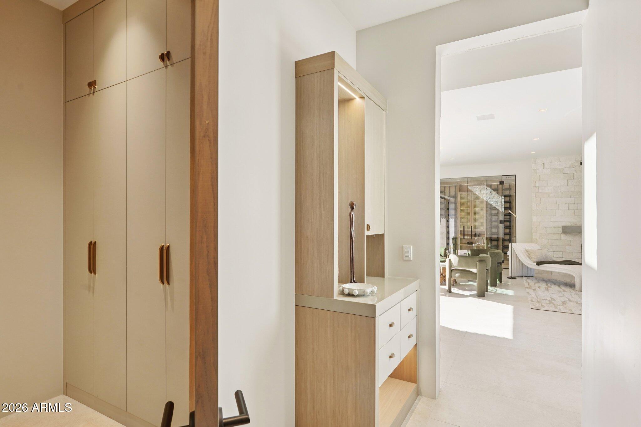 5761 N ECHO CANYON Circle