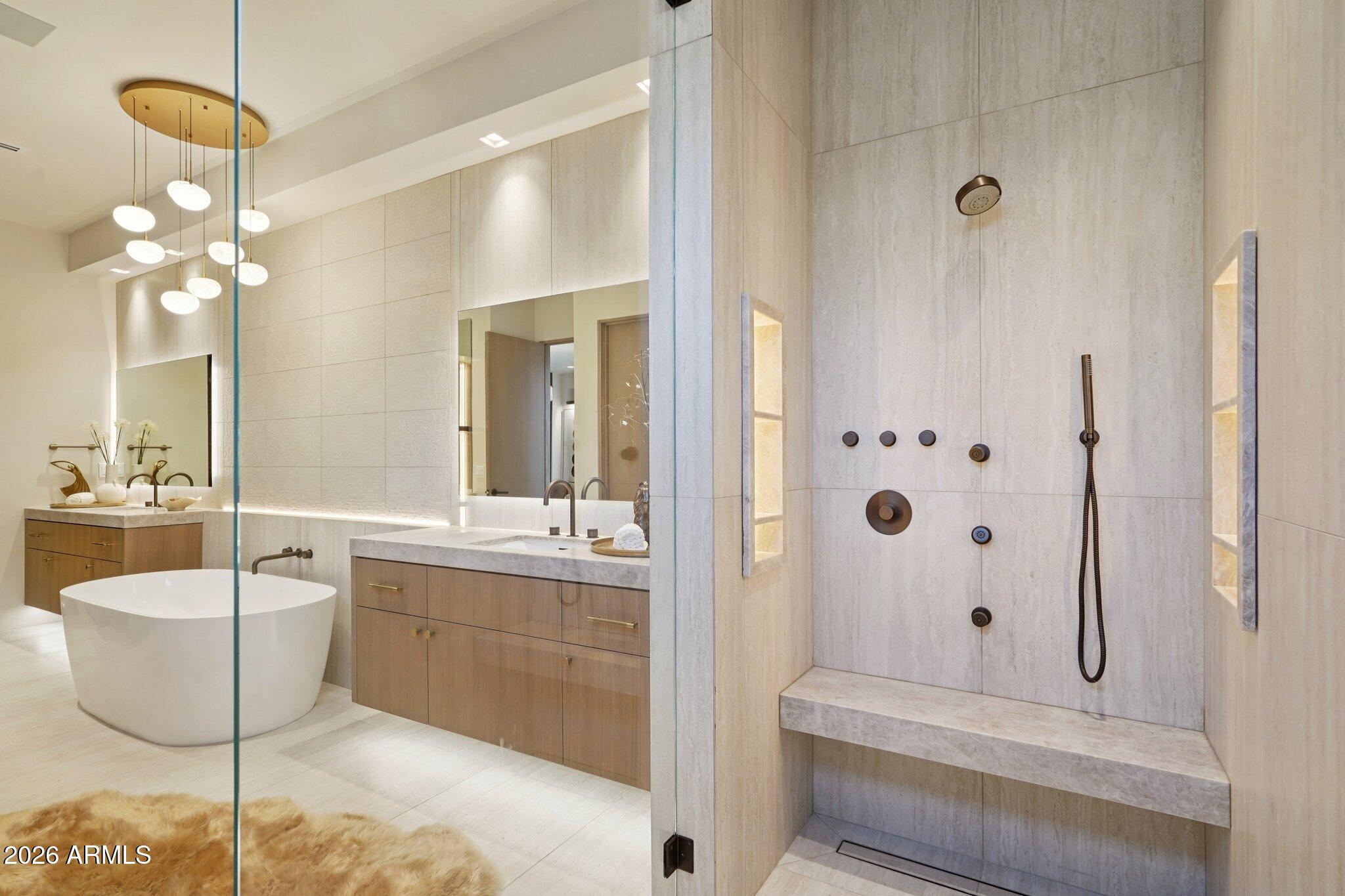 5761 N ECHO CANYON Circle