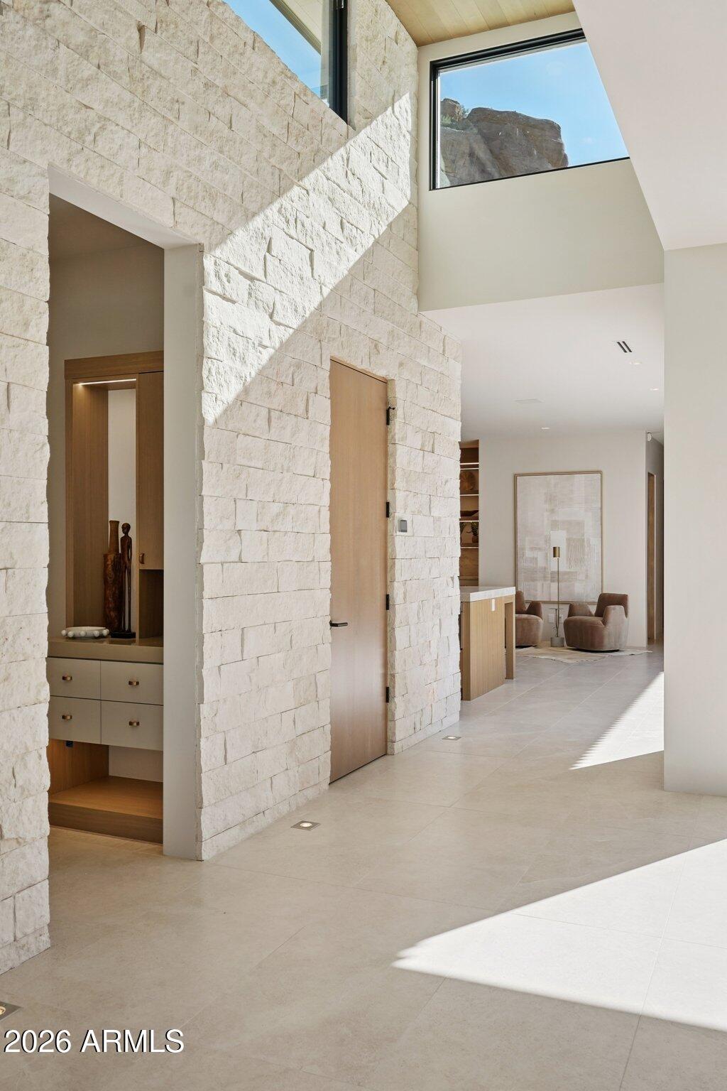 5761 N ECHO CANYON Circle