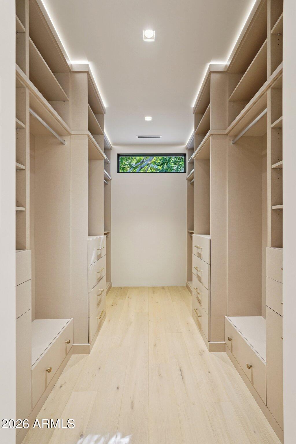 5761 N ECHO CANYON Circle