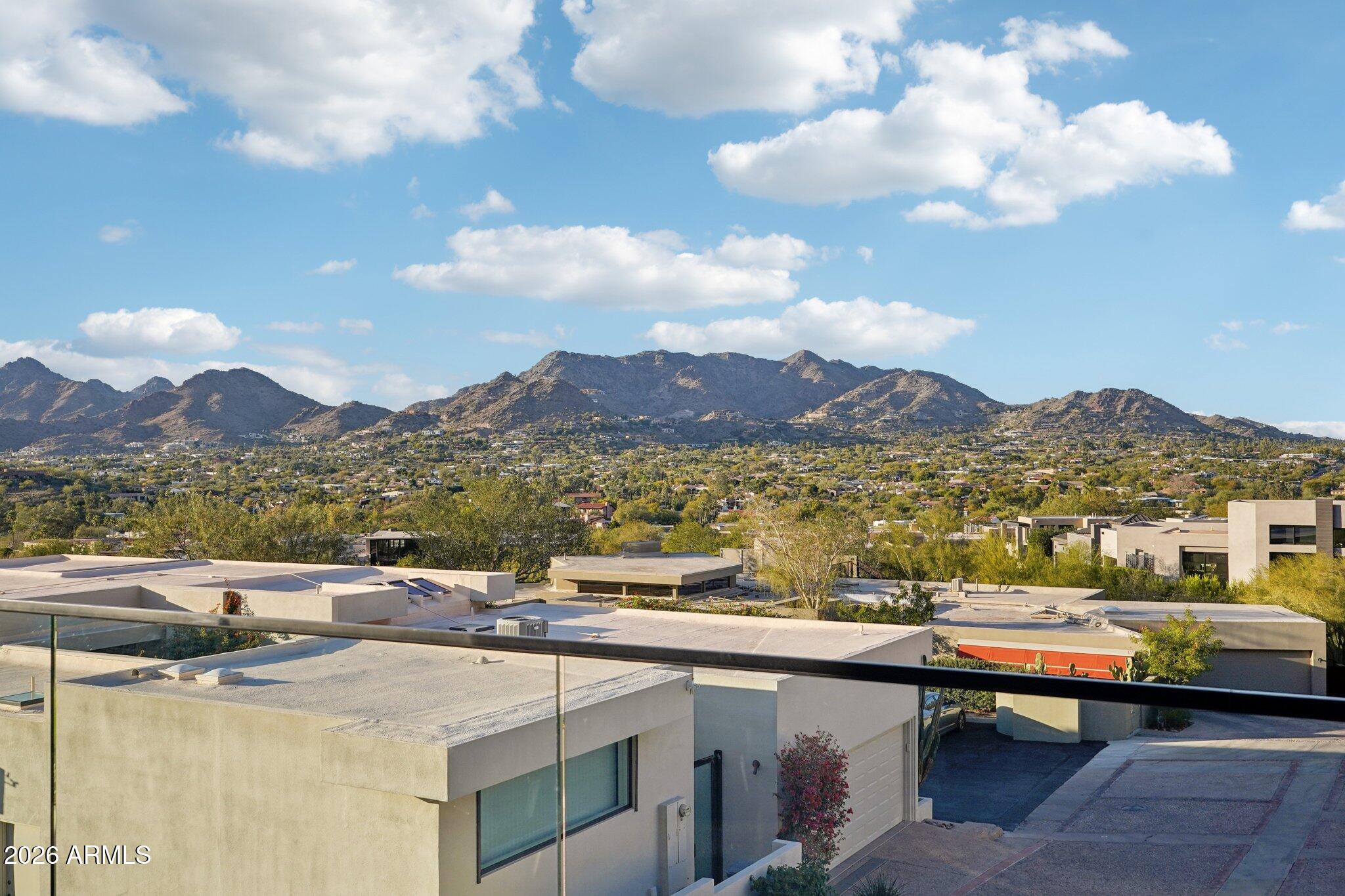 5761 N ECHO CANYON Circle