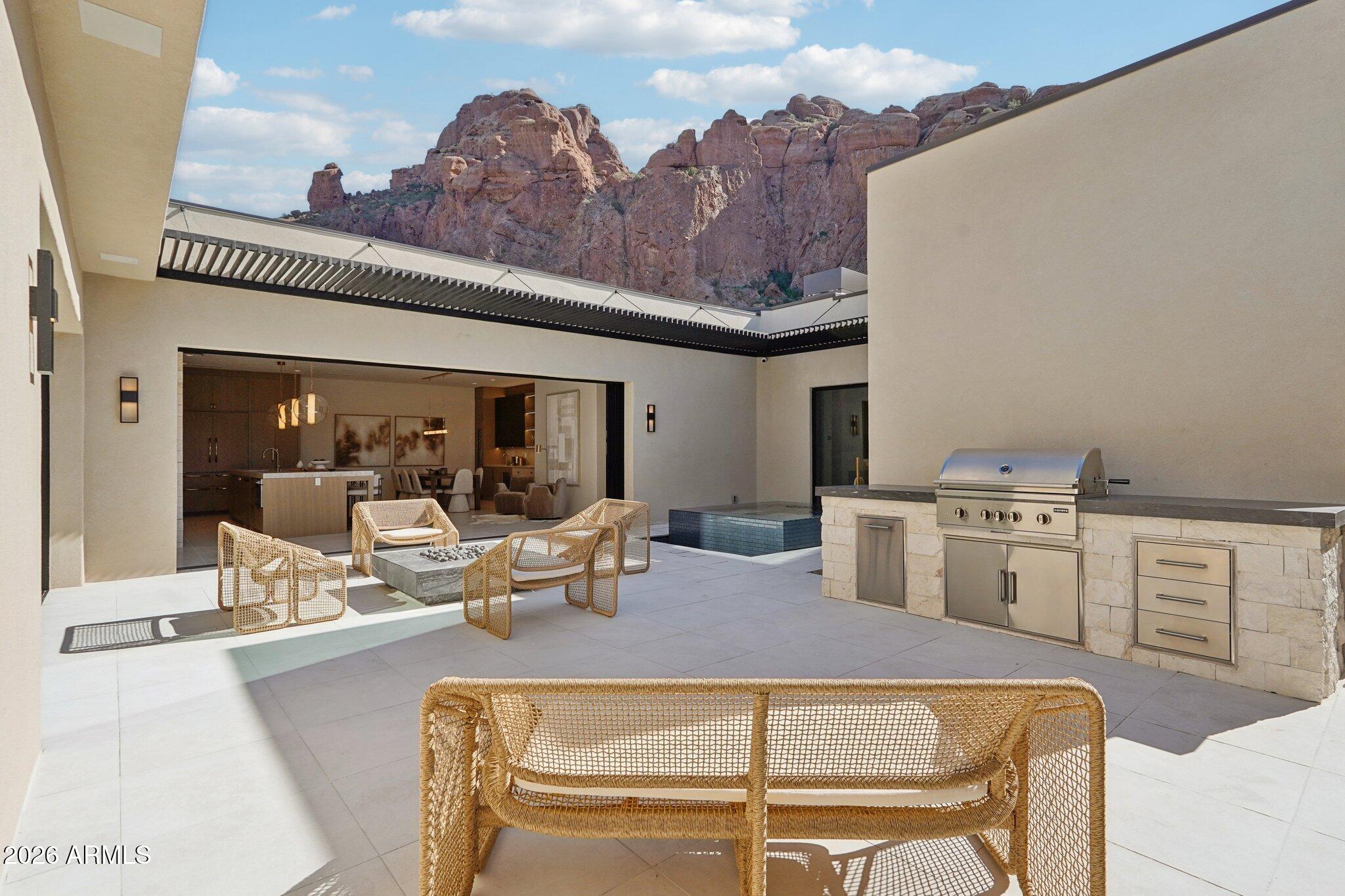 5761 N ECHO CANYON Circle