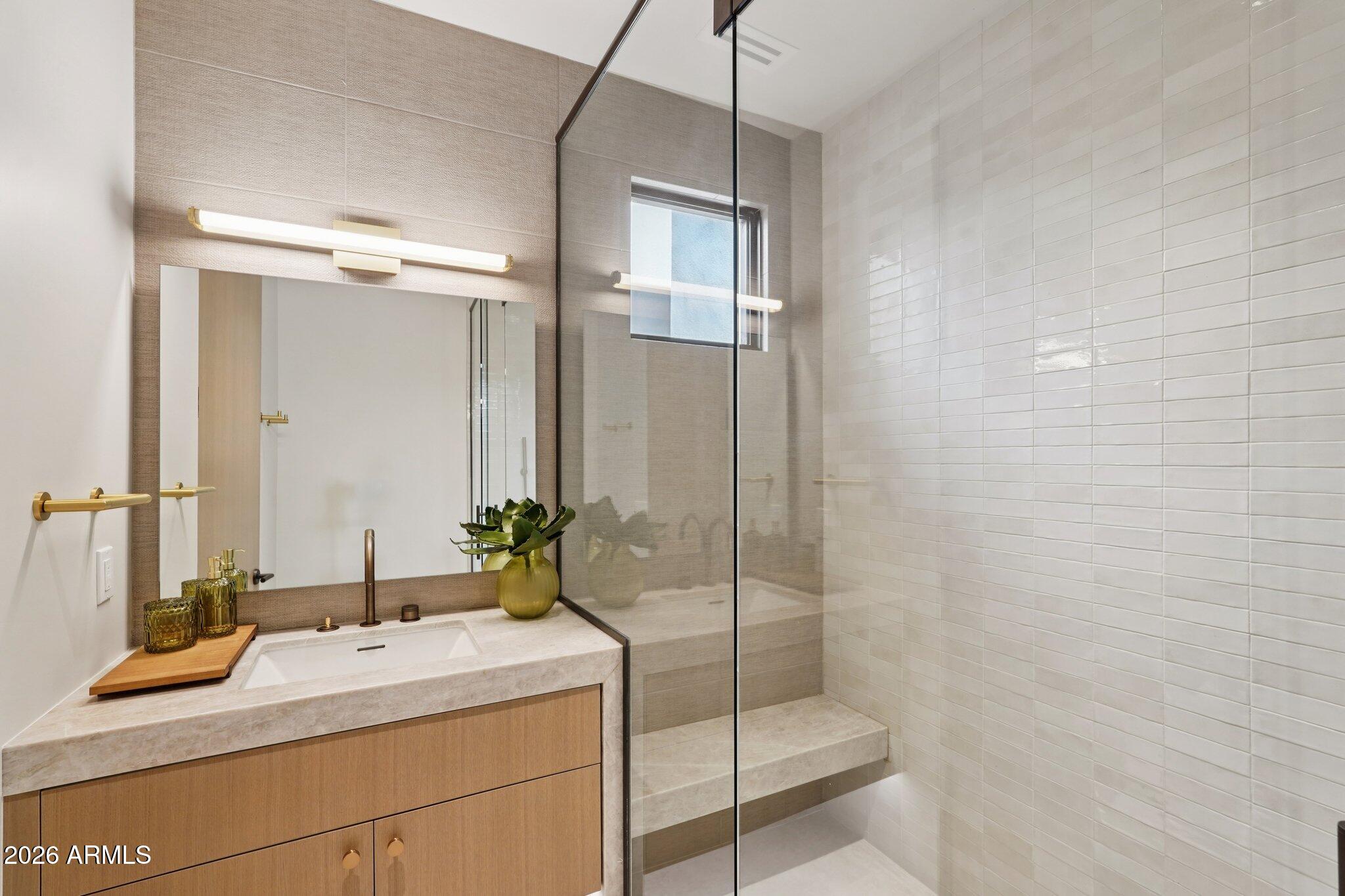 5761 N ECHO CANYON Circle