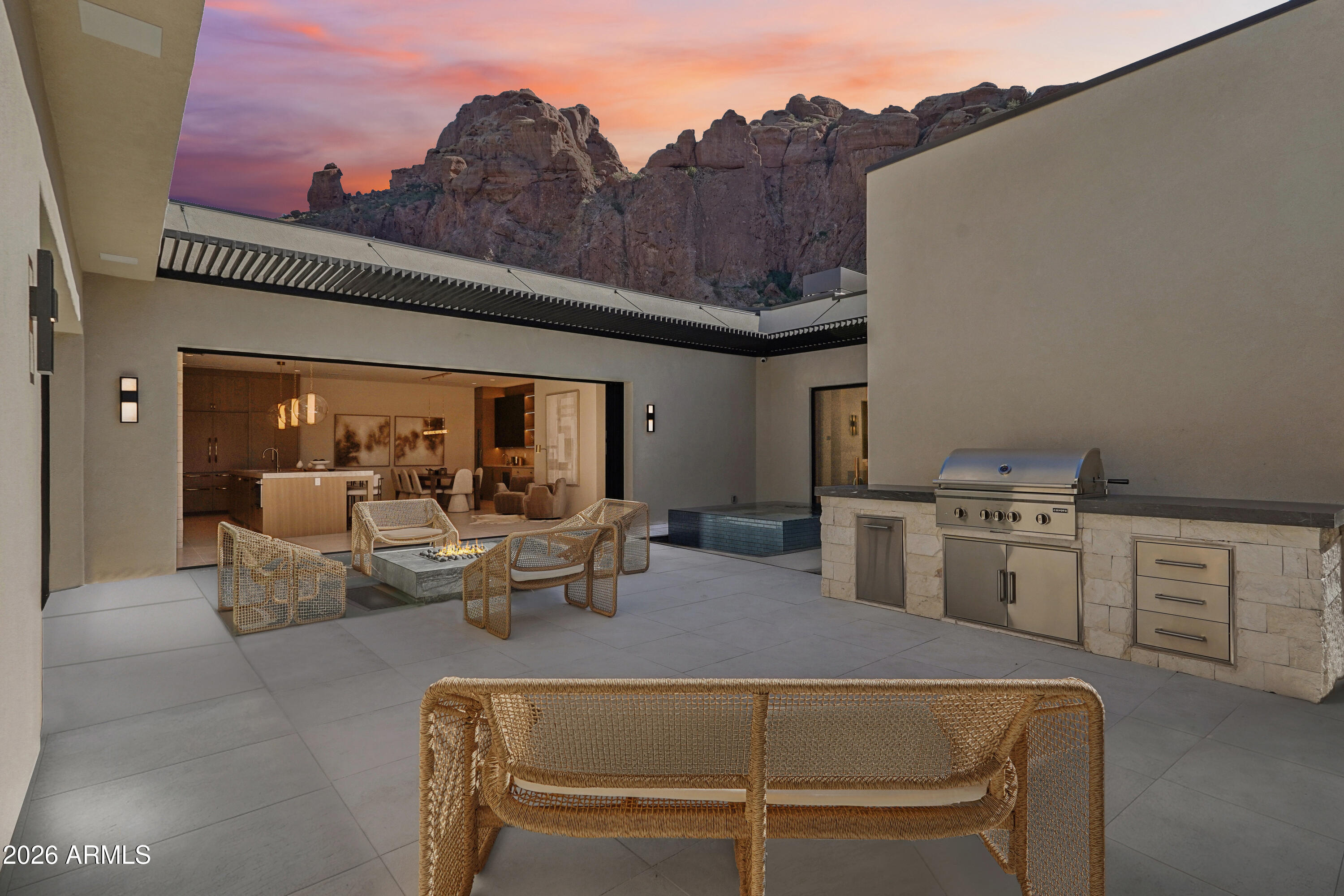 5761 N ECHO CANYON Circle