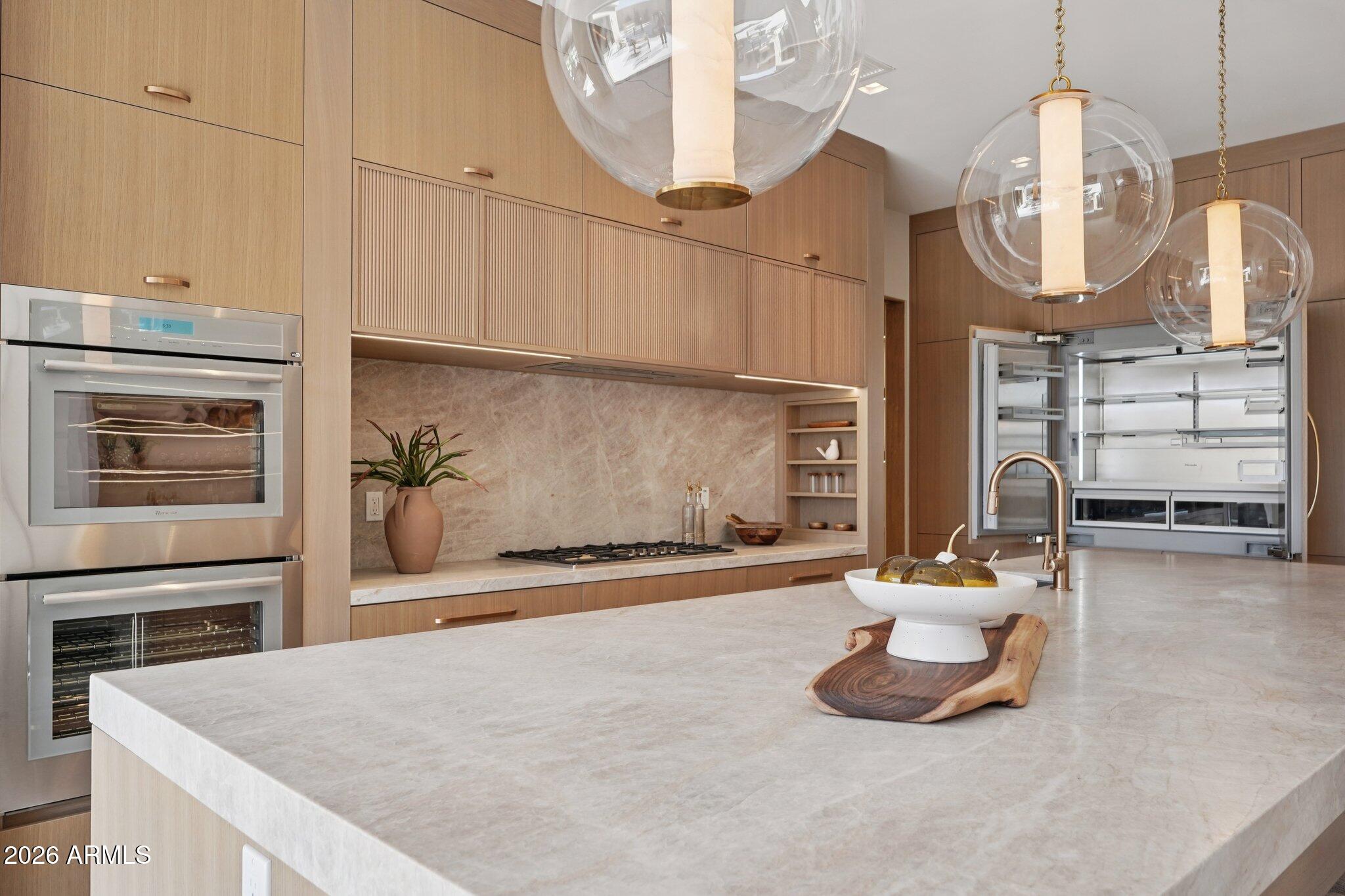 5761 N ECHO CANYON Circle