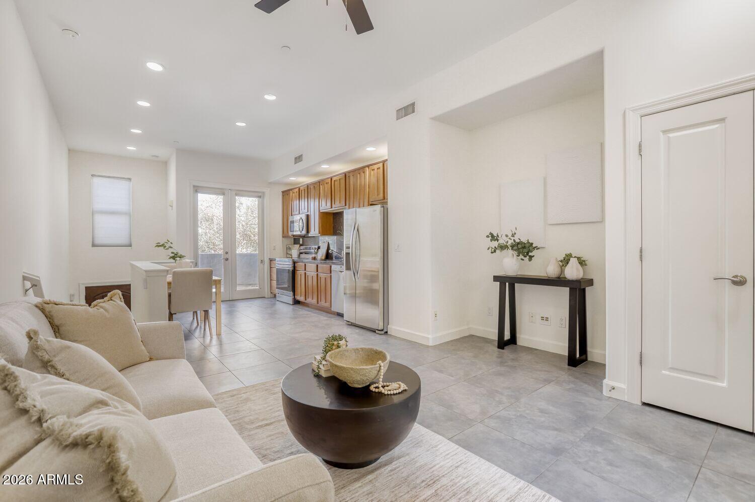 577 S ROOSEVELT Street