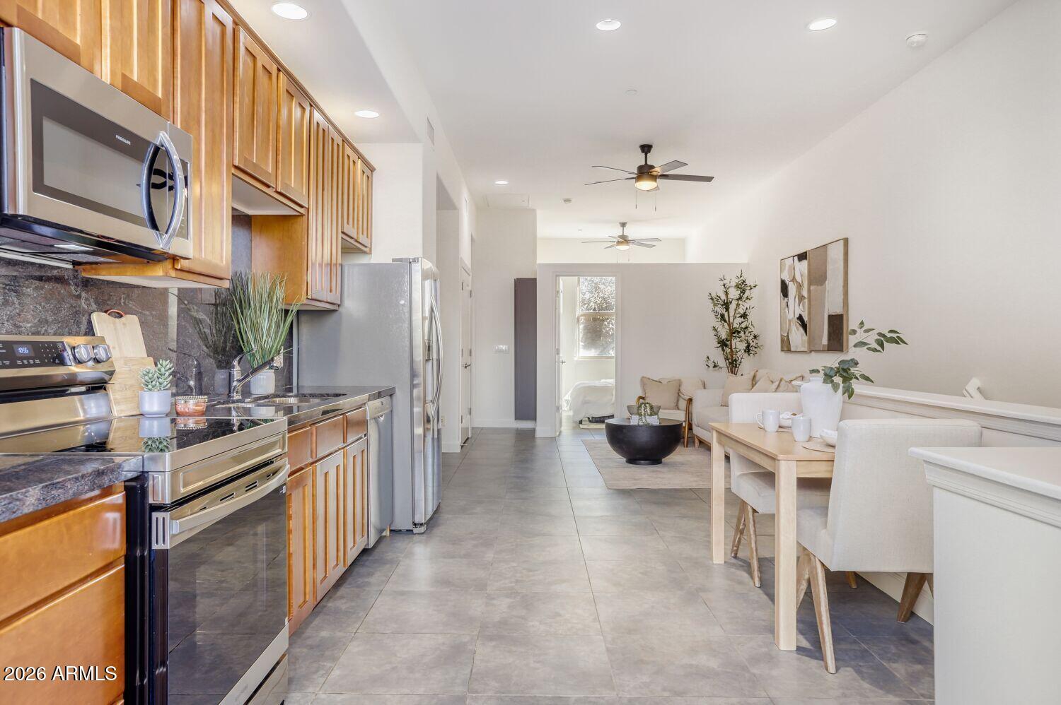 577 S ROOSEVELT Street