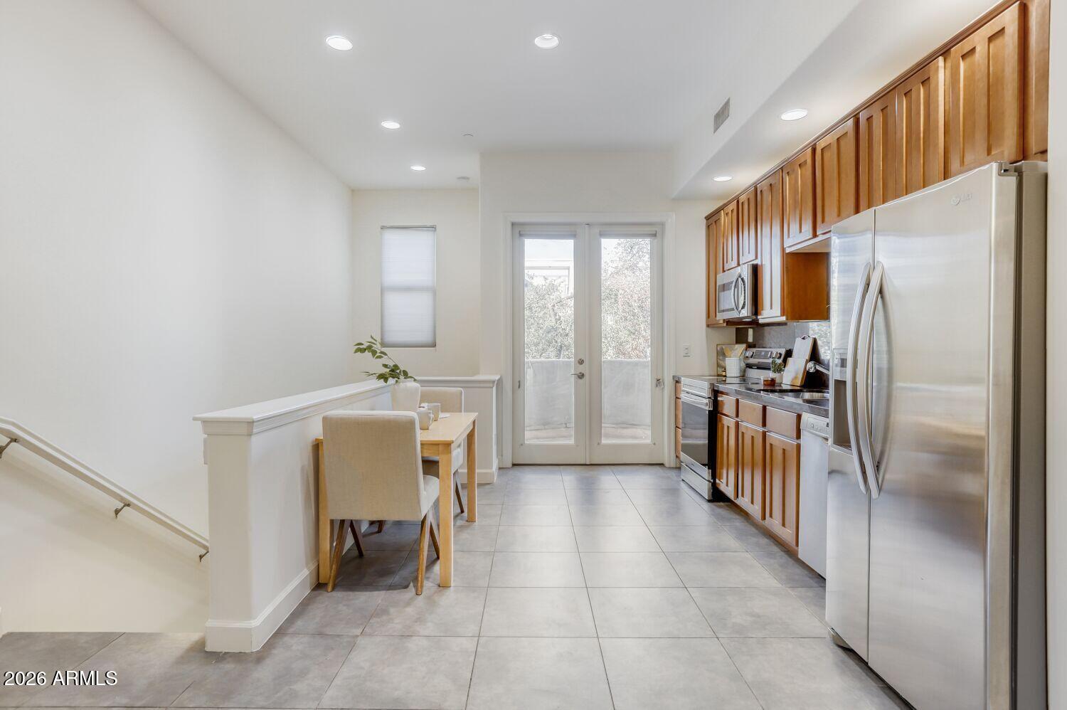 577 S ROOSEVELT Street