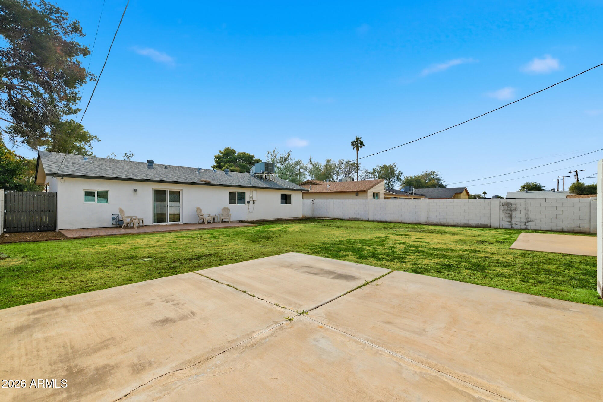 2030 E WHITTON Avenue