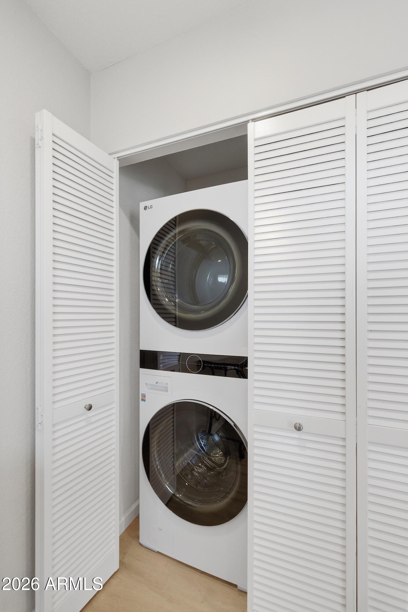 2030 E WHITTON Avenue