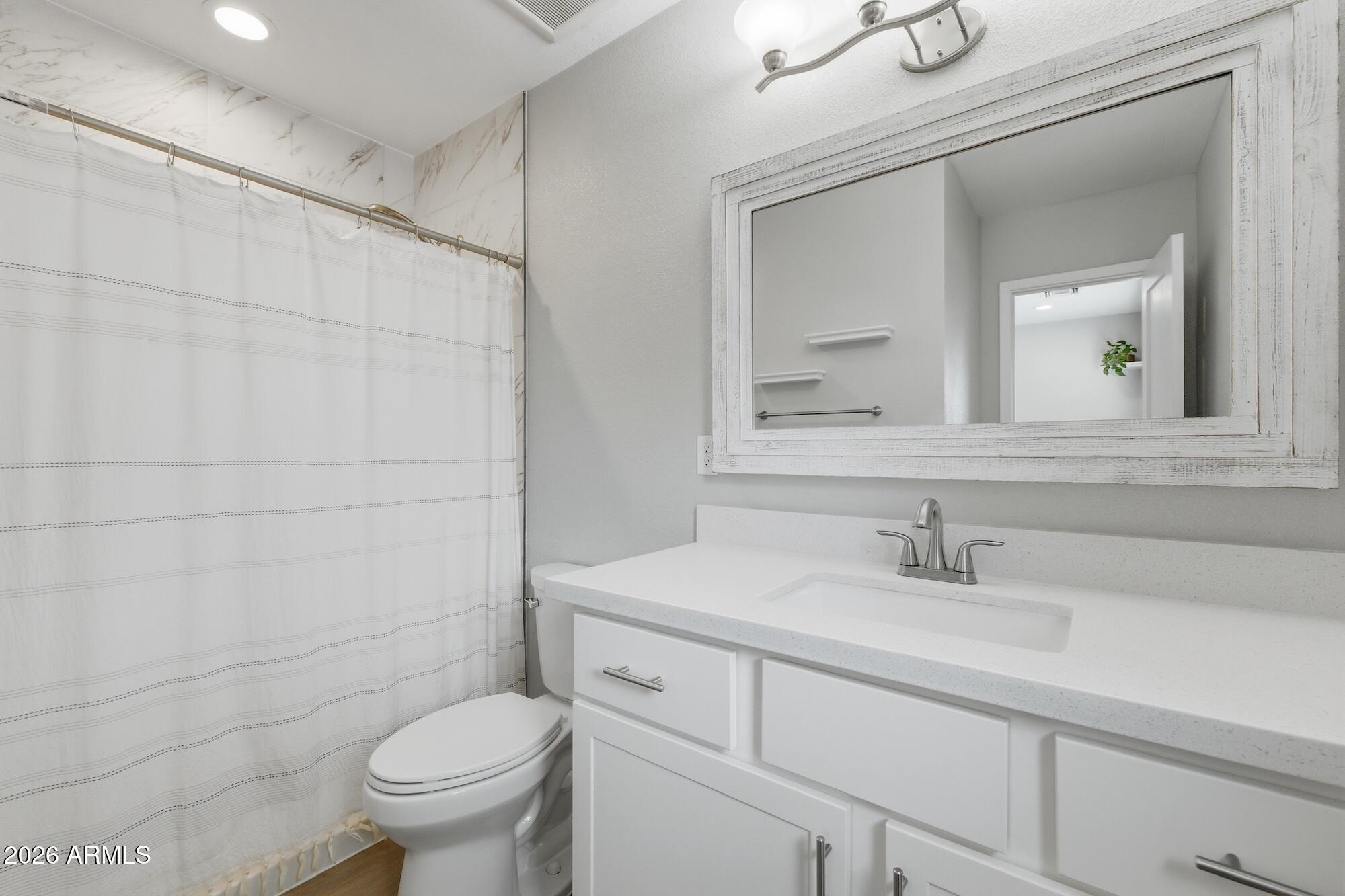 2030 E WHITTON Avenue