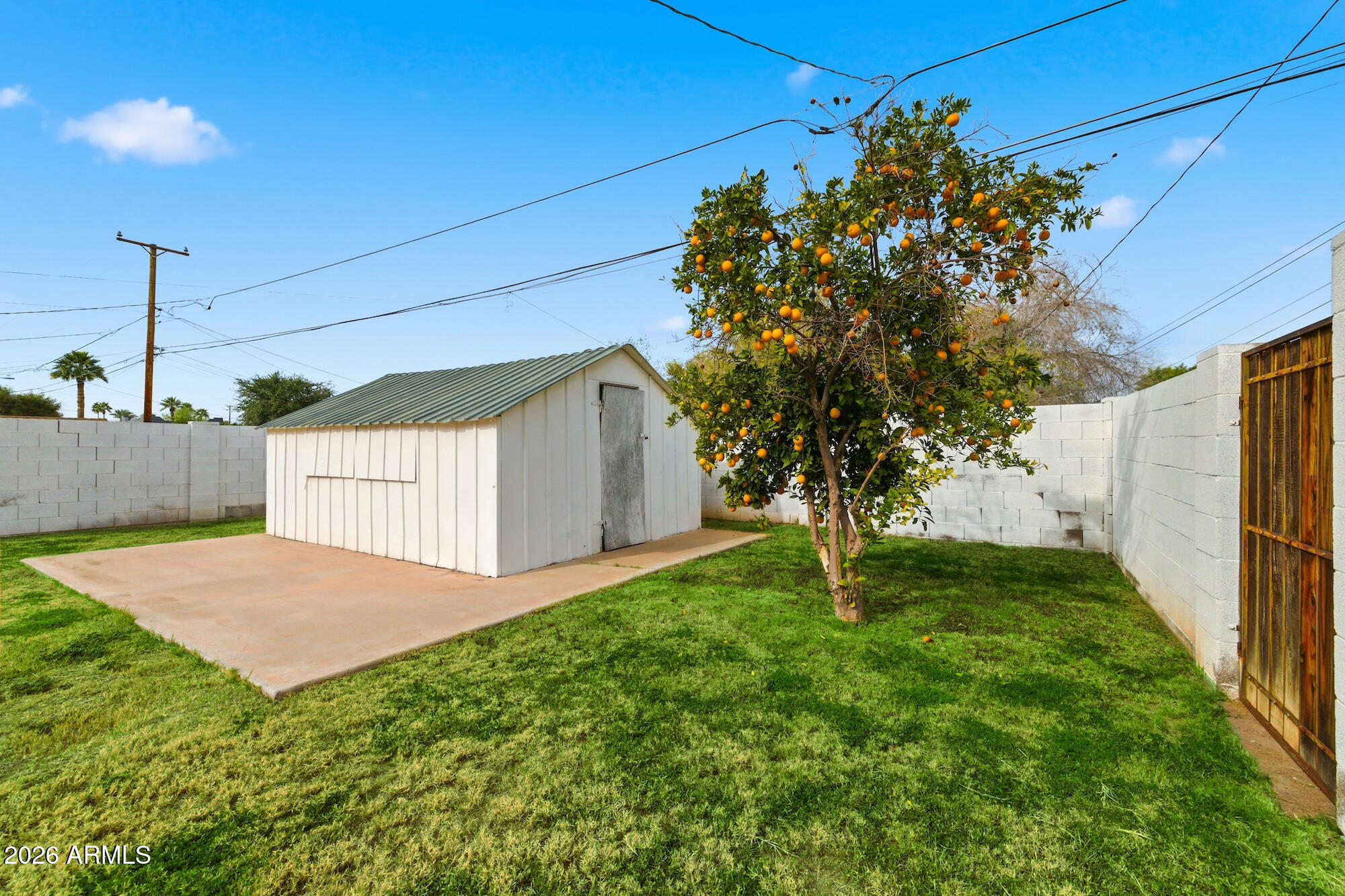 2030 E WHITTON Avenue